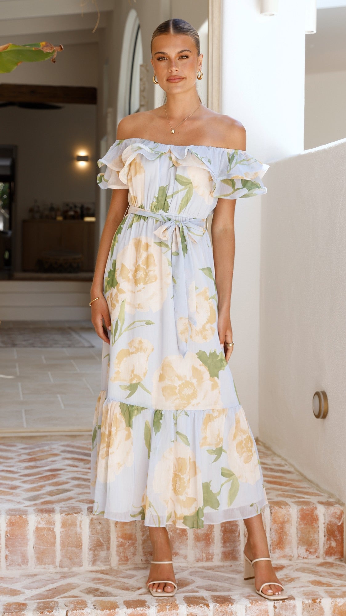 off the shoulder floral maxi dress Chase vintage-inspired dress Rent Duration:4 Days beach days Marilyn Monroe's Stunning Dress