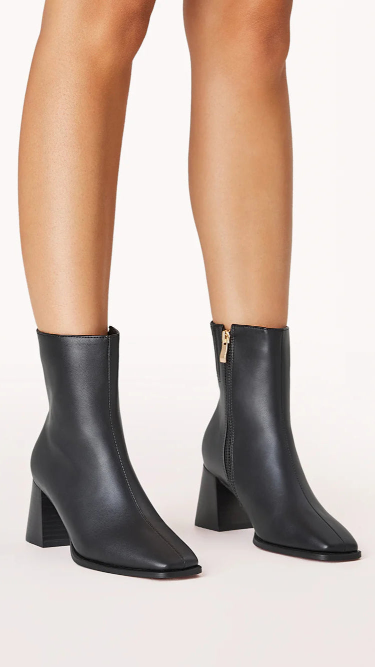 Alania Boots - Black - Billy J