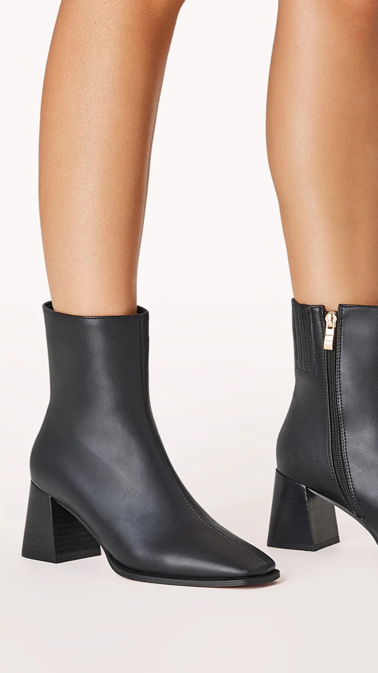 Alania Boots - Black - Billy J