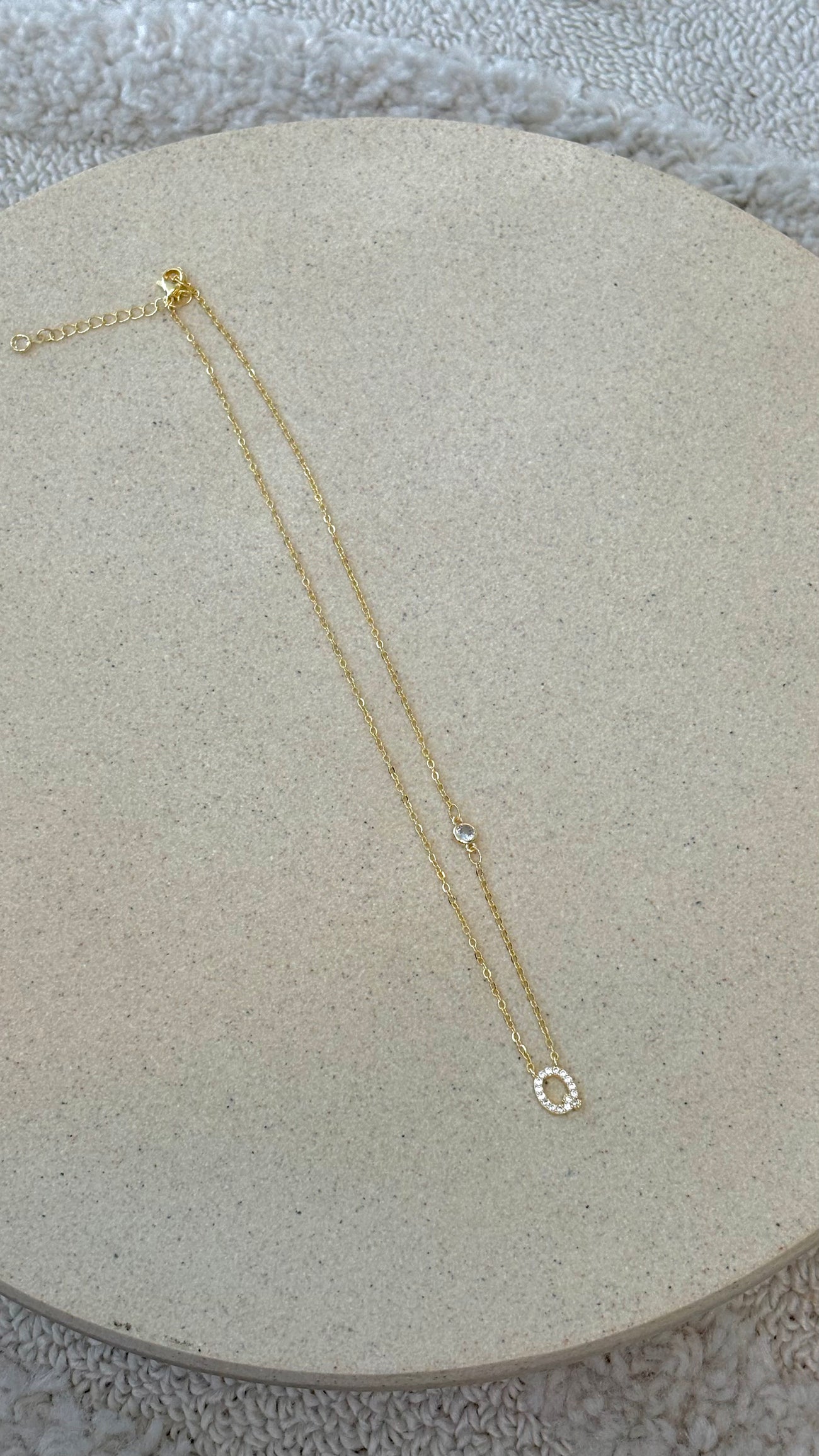 Ivy Initial Letter Necklace - Q - Billy J