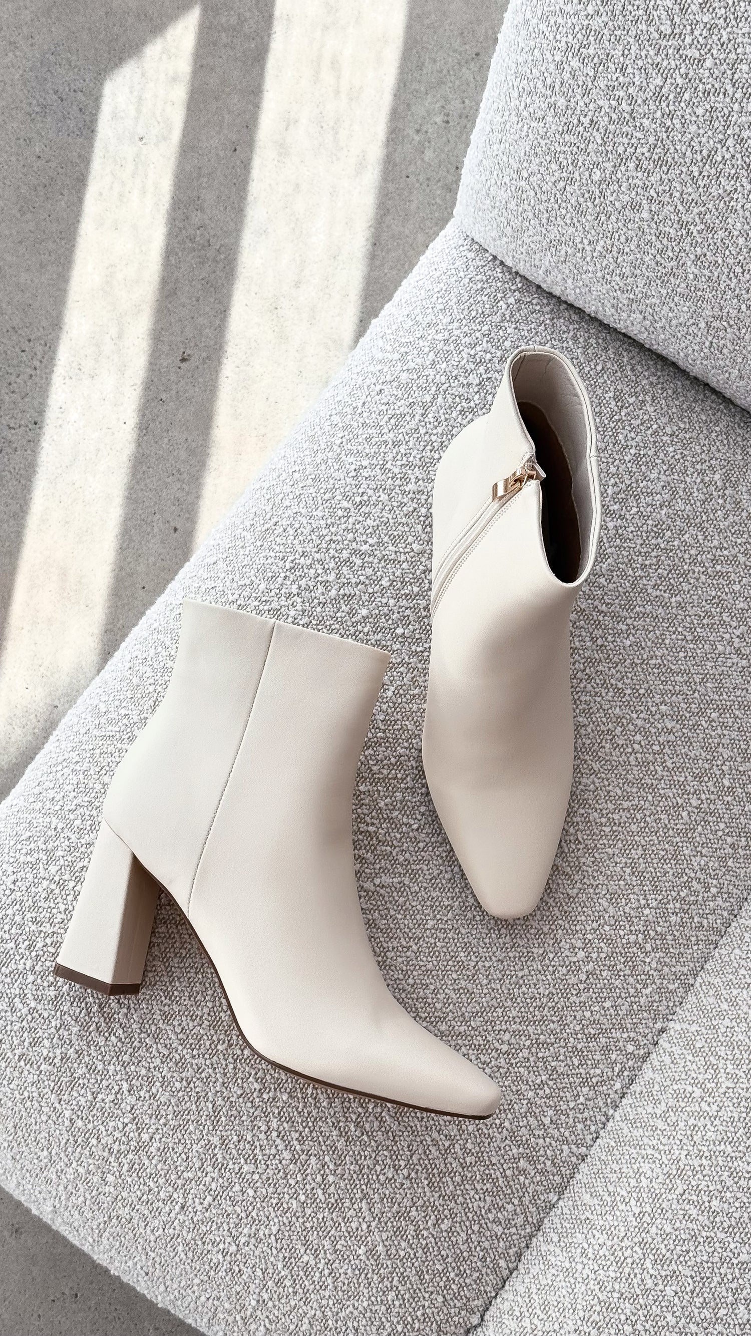 Indeera Boots - Bone - Billy J