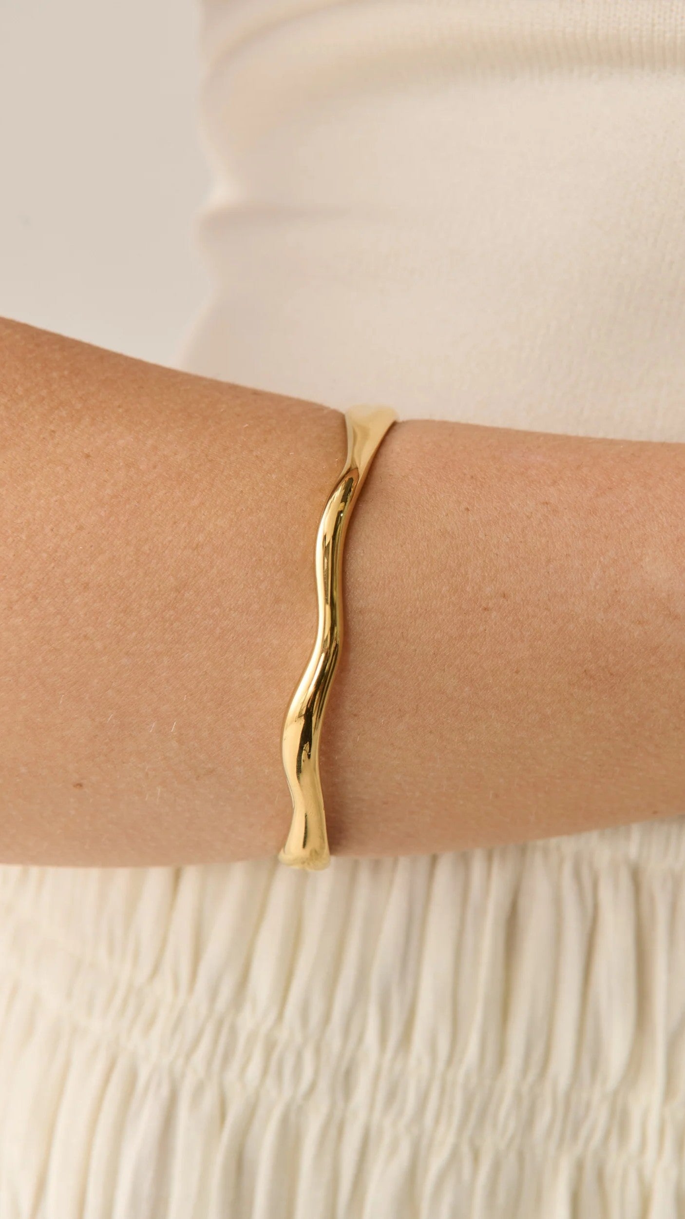 May Skinny Metal Bangle - Gold - Billy J