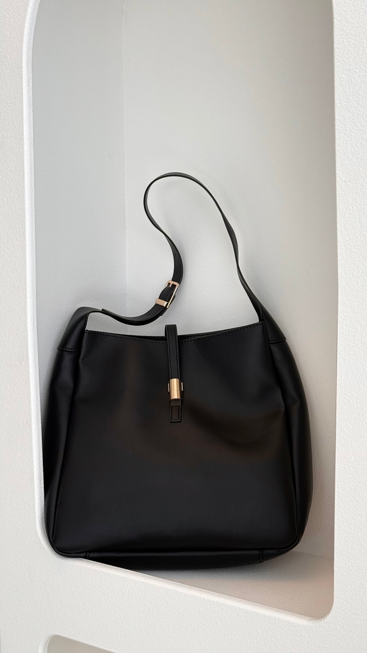 Yara Shoulder Bag - Black - Billy J