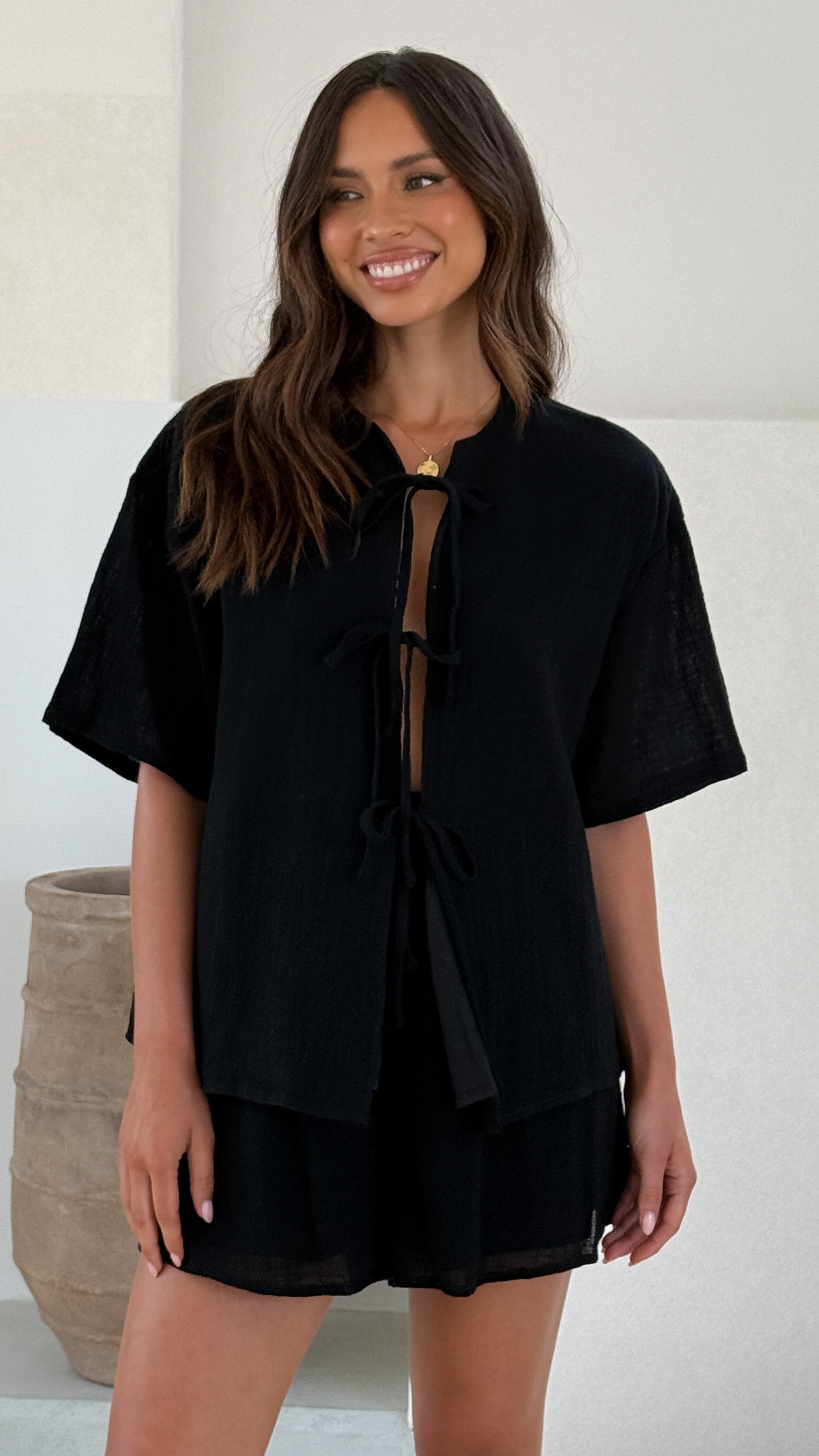 Arana Shorts - Black - Billy J