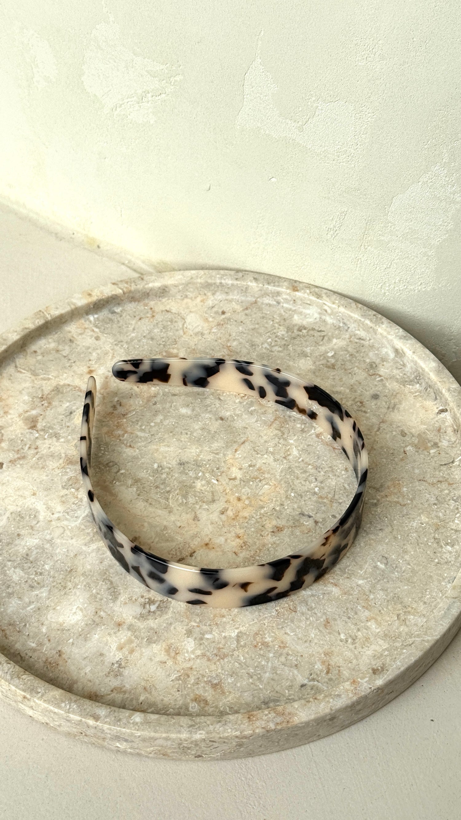 Lucy Resin Headband - Light Tort - Billy J