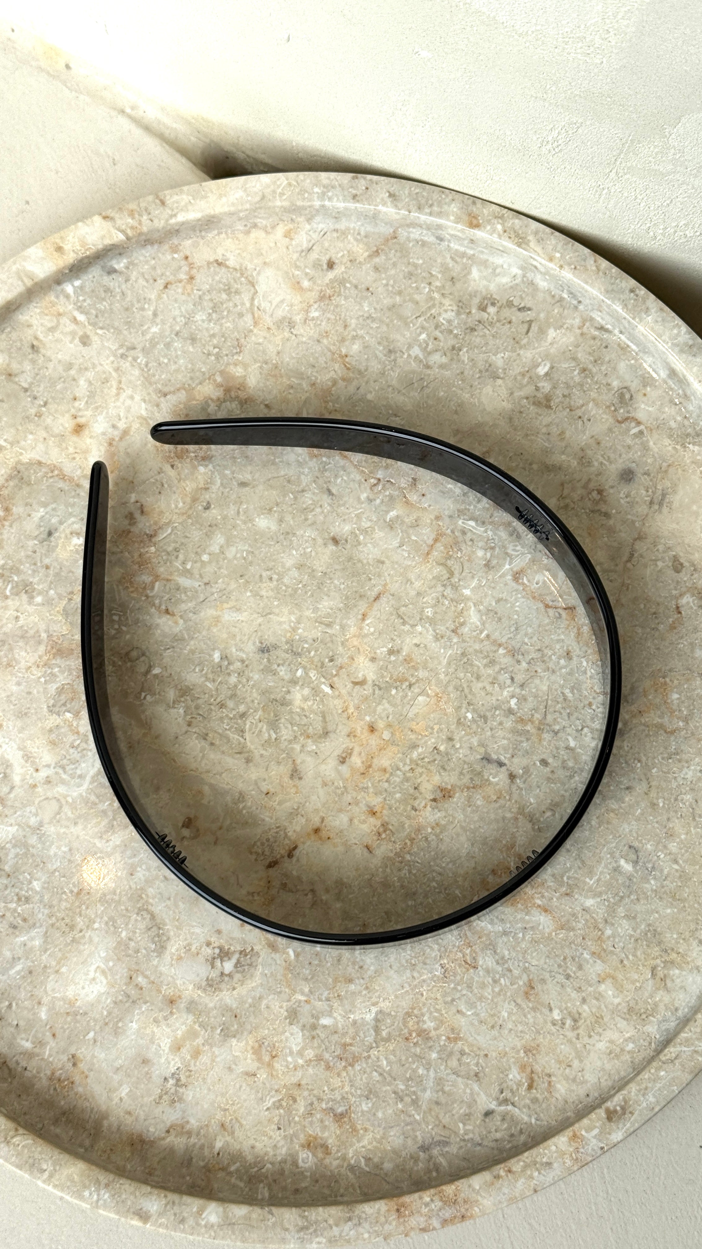 Lucy Resin Headband - Black - Billy J
