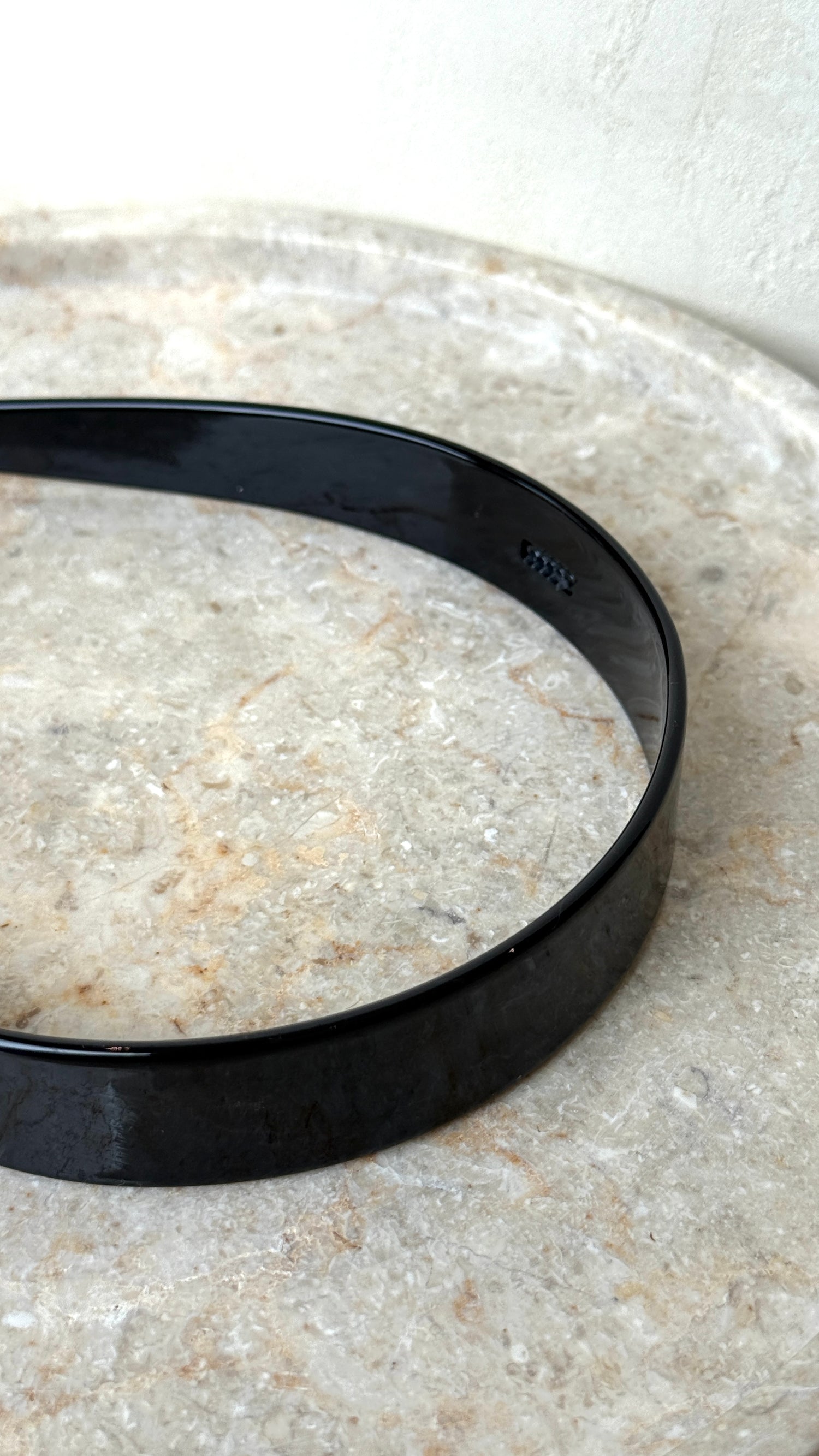 Lucy Resin Headband - Black - Billy J