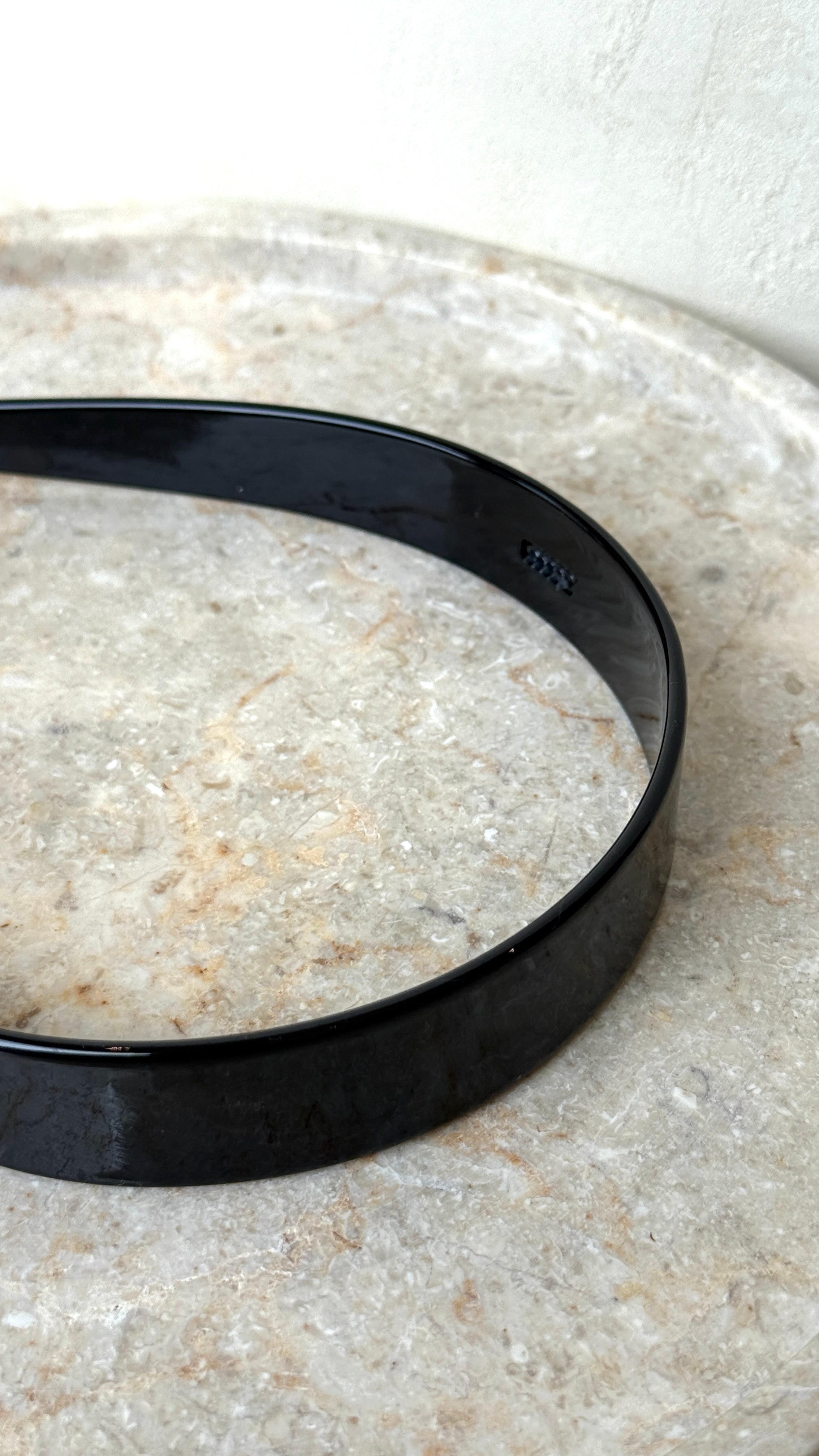 Lucy Resin Headband - Black - Billy J