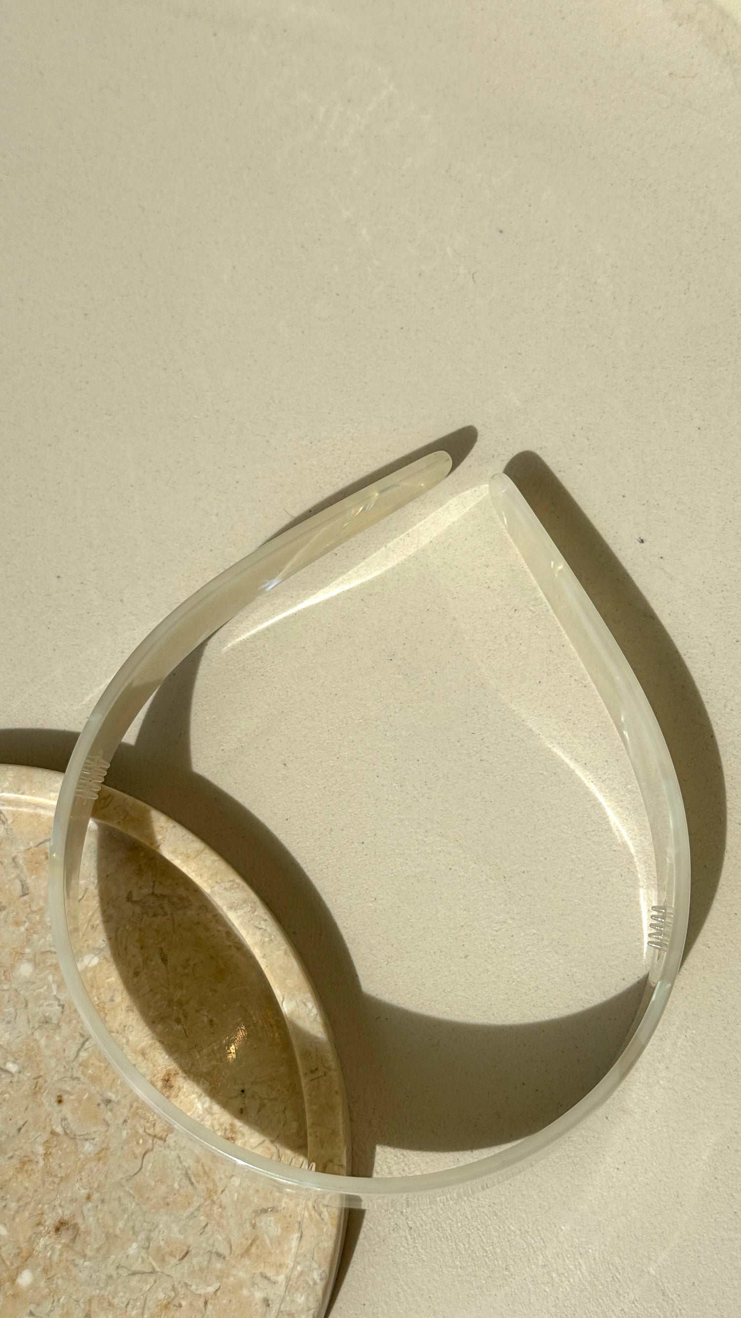 Lucy Resin Headband - Ivory - Billy J
