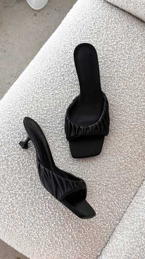 Pilar Heel - Black - Billy J