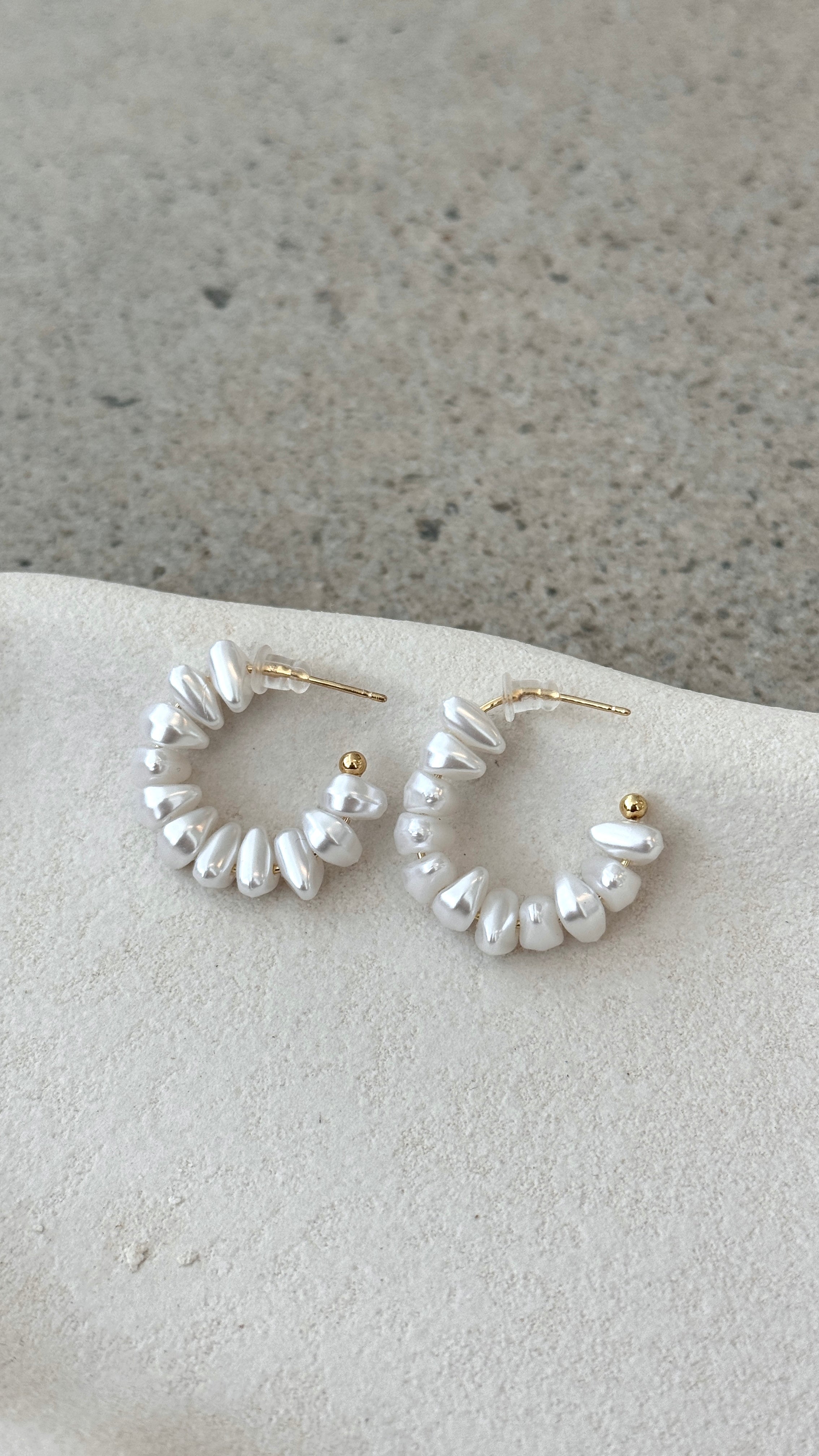 Yasar 18K Gold Pearl Hoop - Gold / Pearl - Billy J