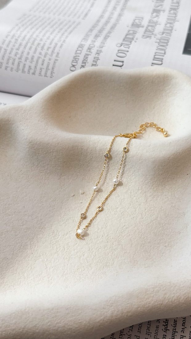 Nina Bracelet - Gold / Pearl - Billy J