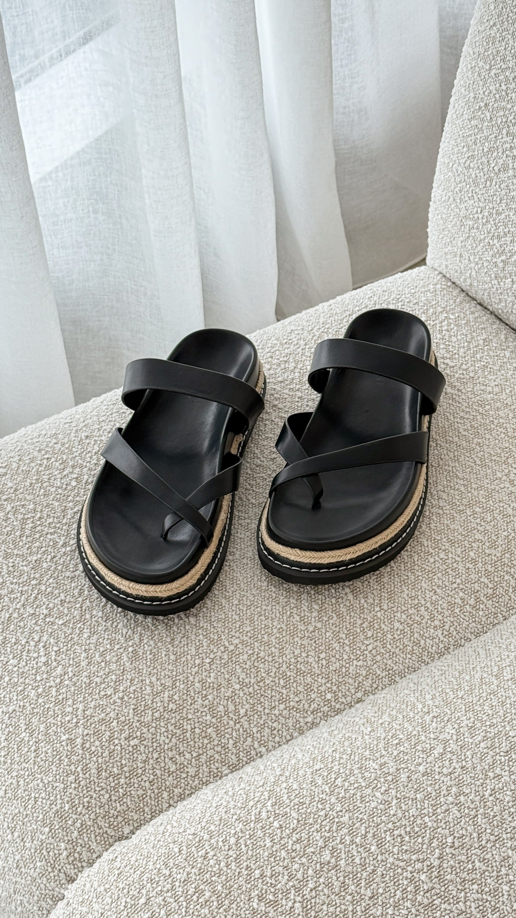 Amia Slide - Black - Billy J