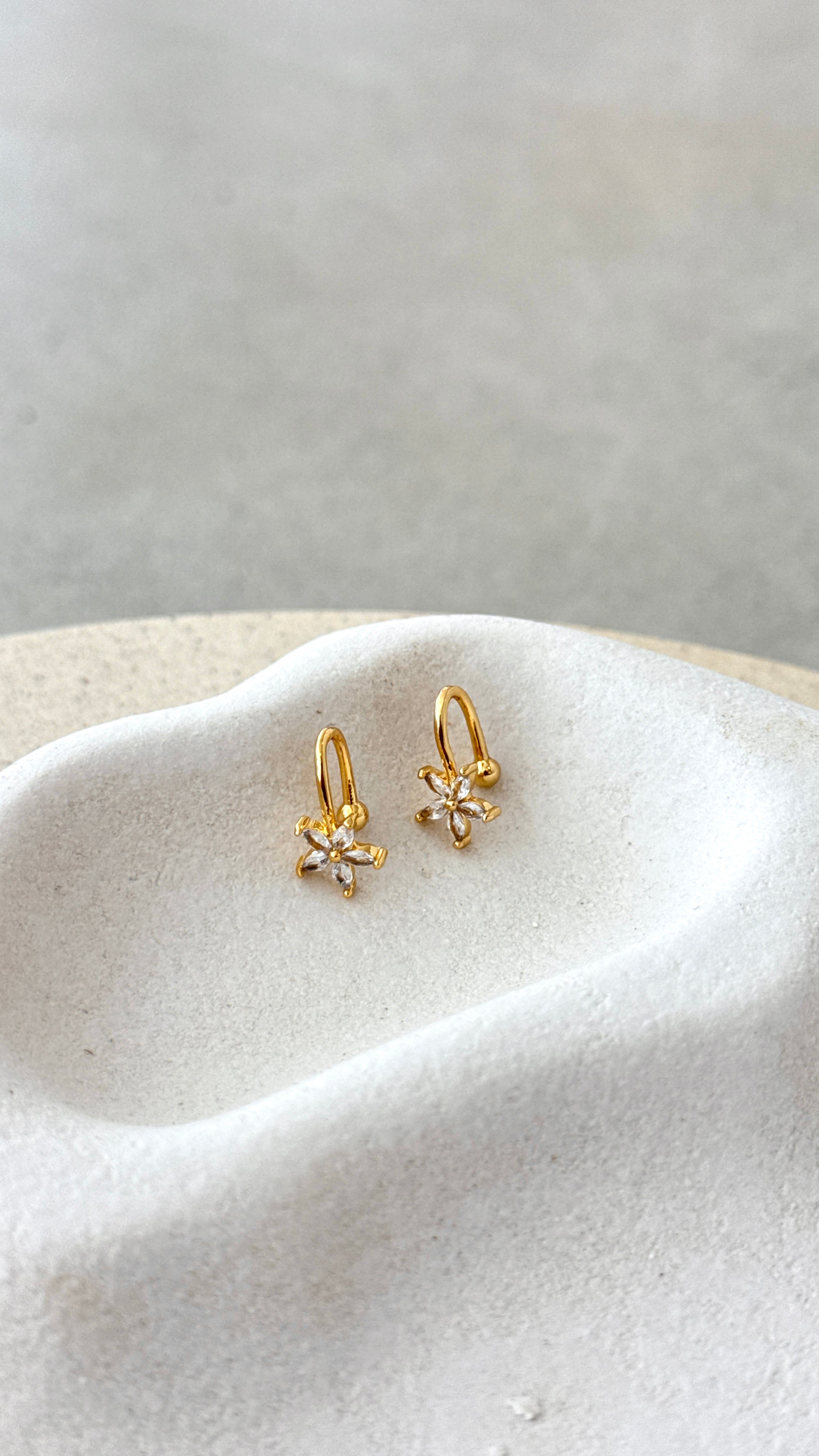 Yiota Ear Cuff Earrings - Gold - Billy J