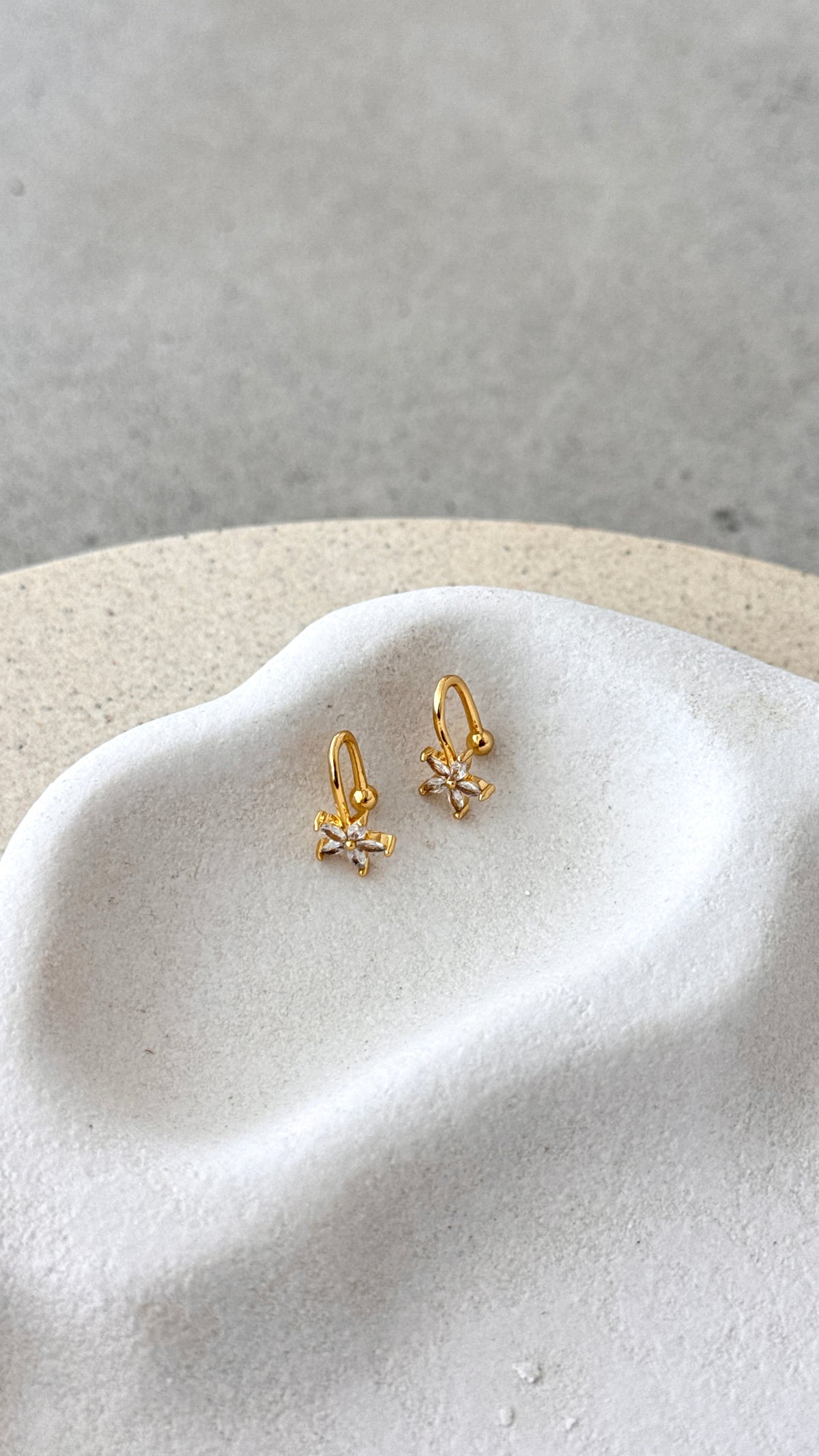 Yiota Ear Cuff Earrings - Gold - Billy J