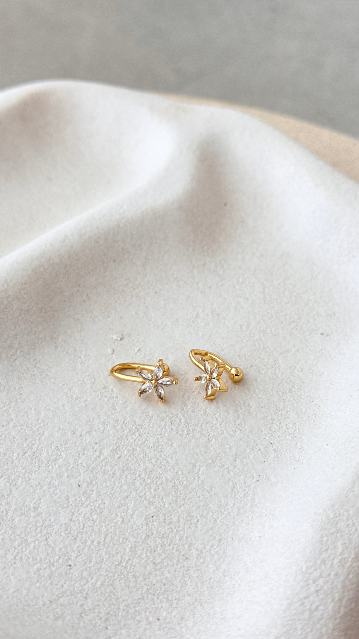 Yiota Ear Cuff Earrings - Gold - Billy J