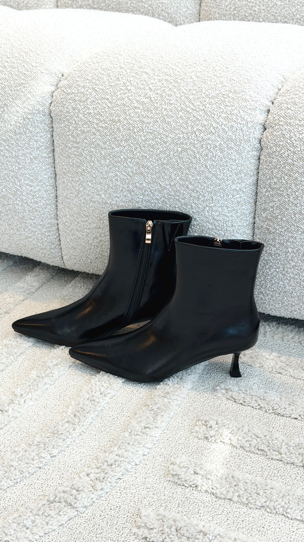 Carmella Boots - Black Shine - Billy J