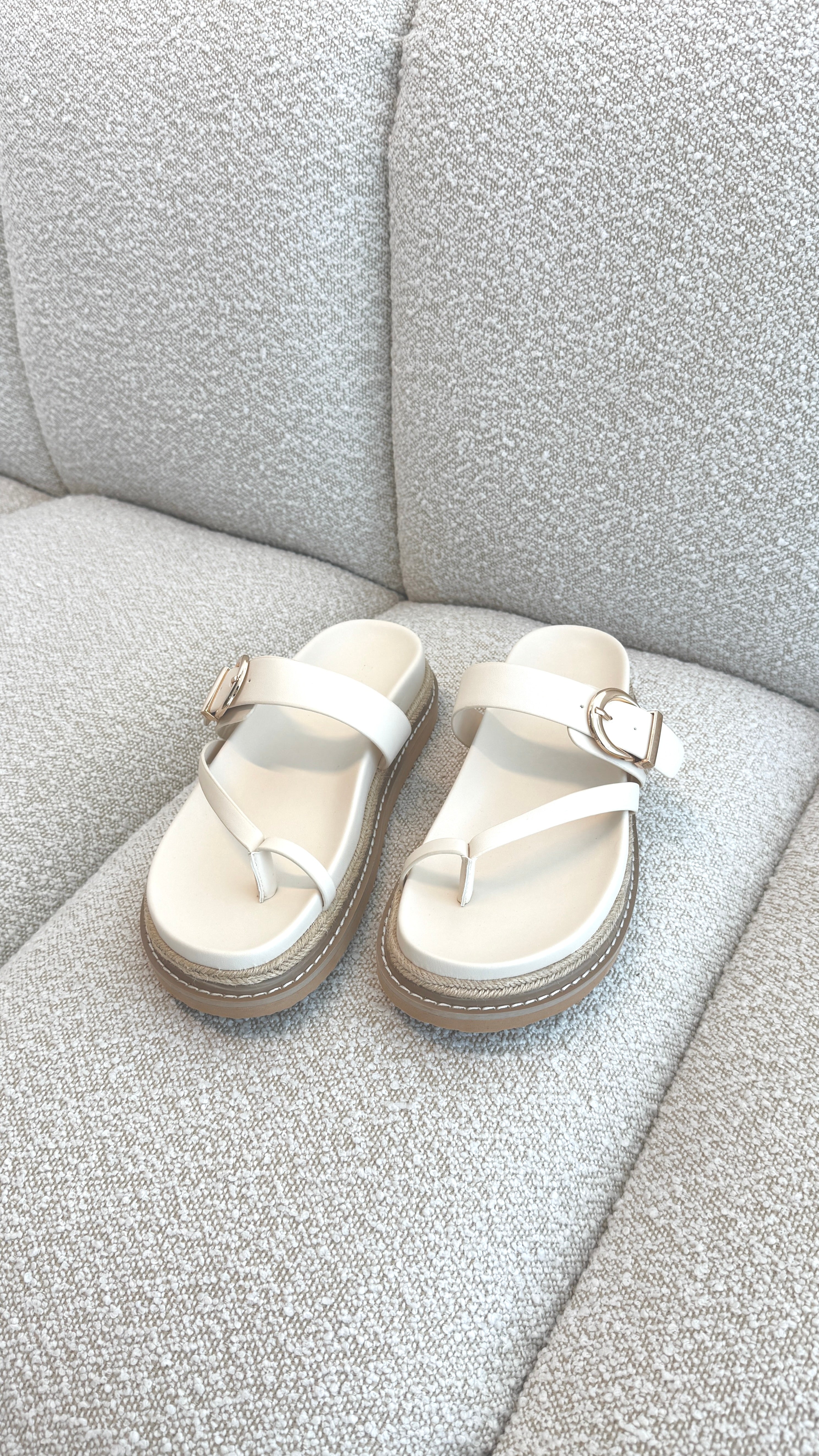 Ameera Slide - Bone
