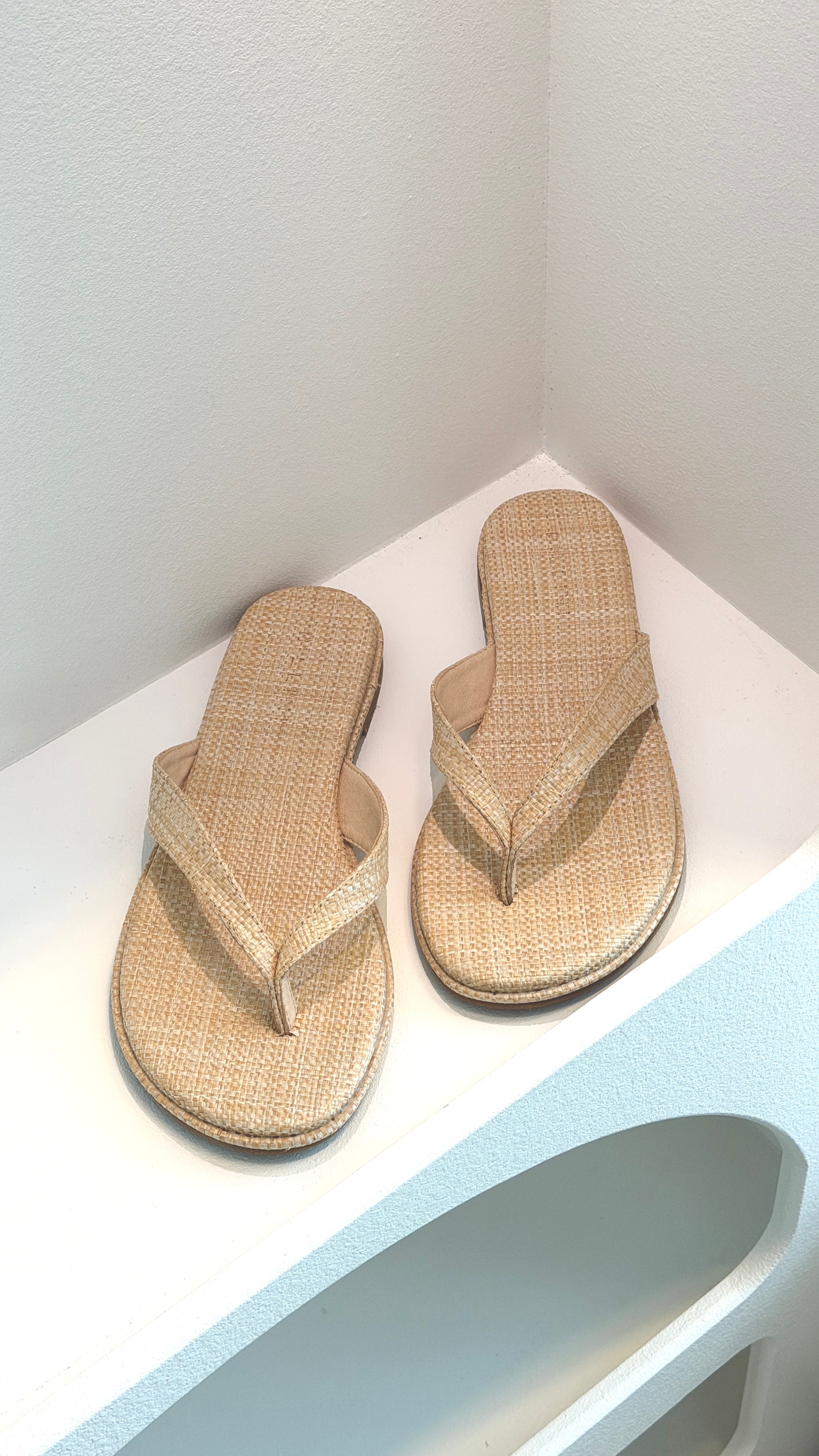 August Slide - Natural Raffia