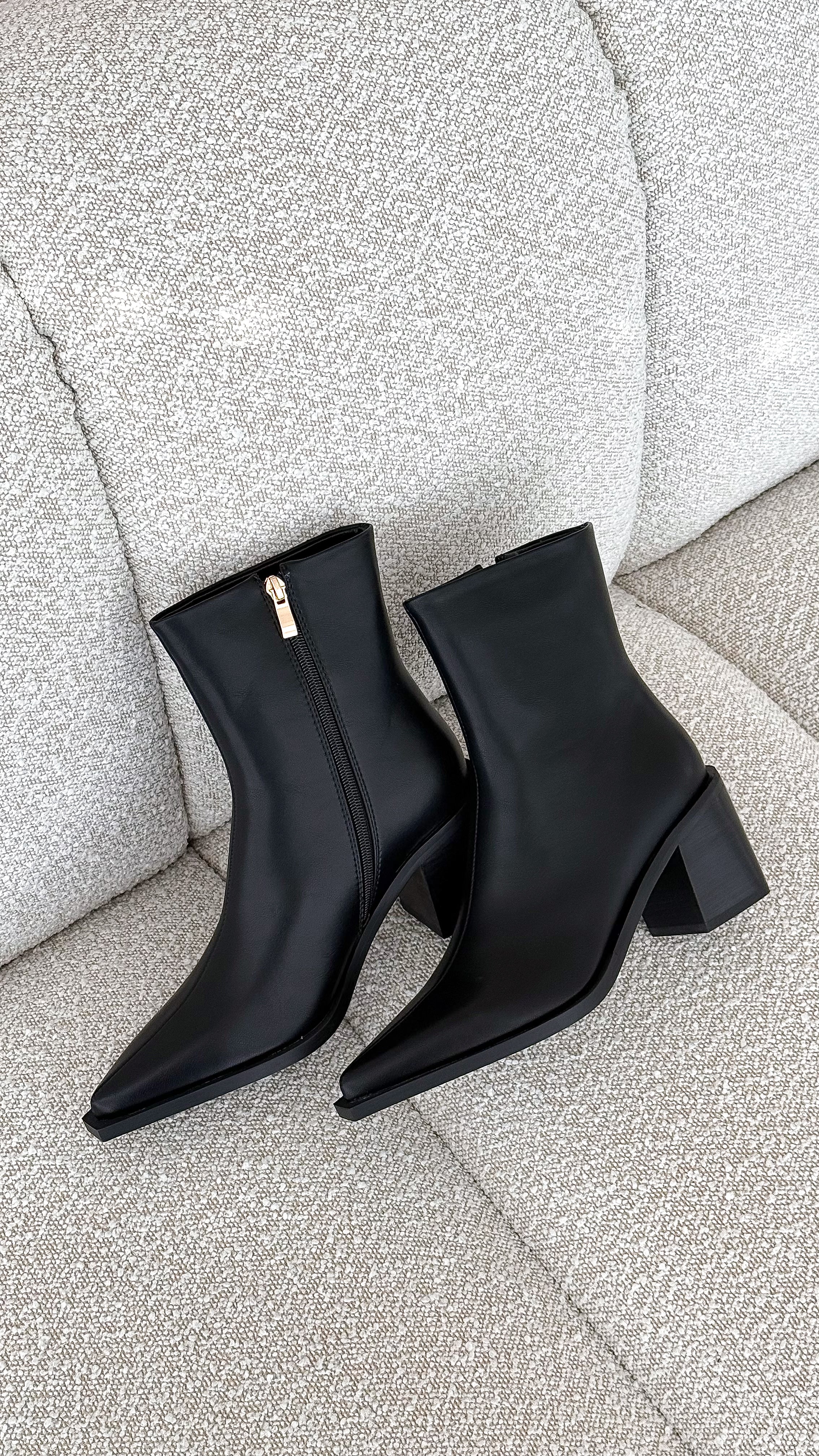 Leanora Boots - Black - Billy J