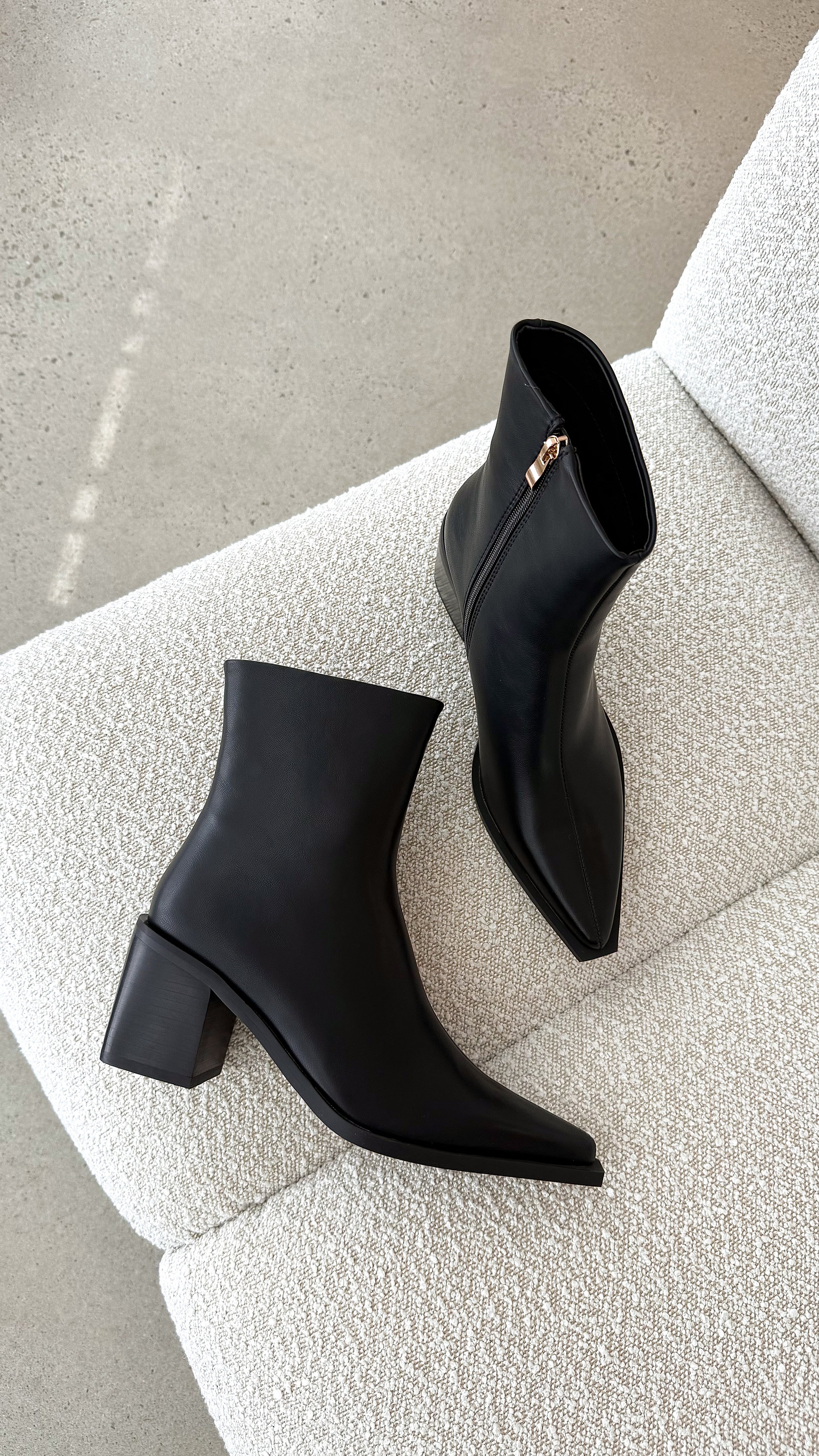 Leanora Boots - Black - Billy J
