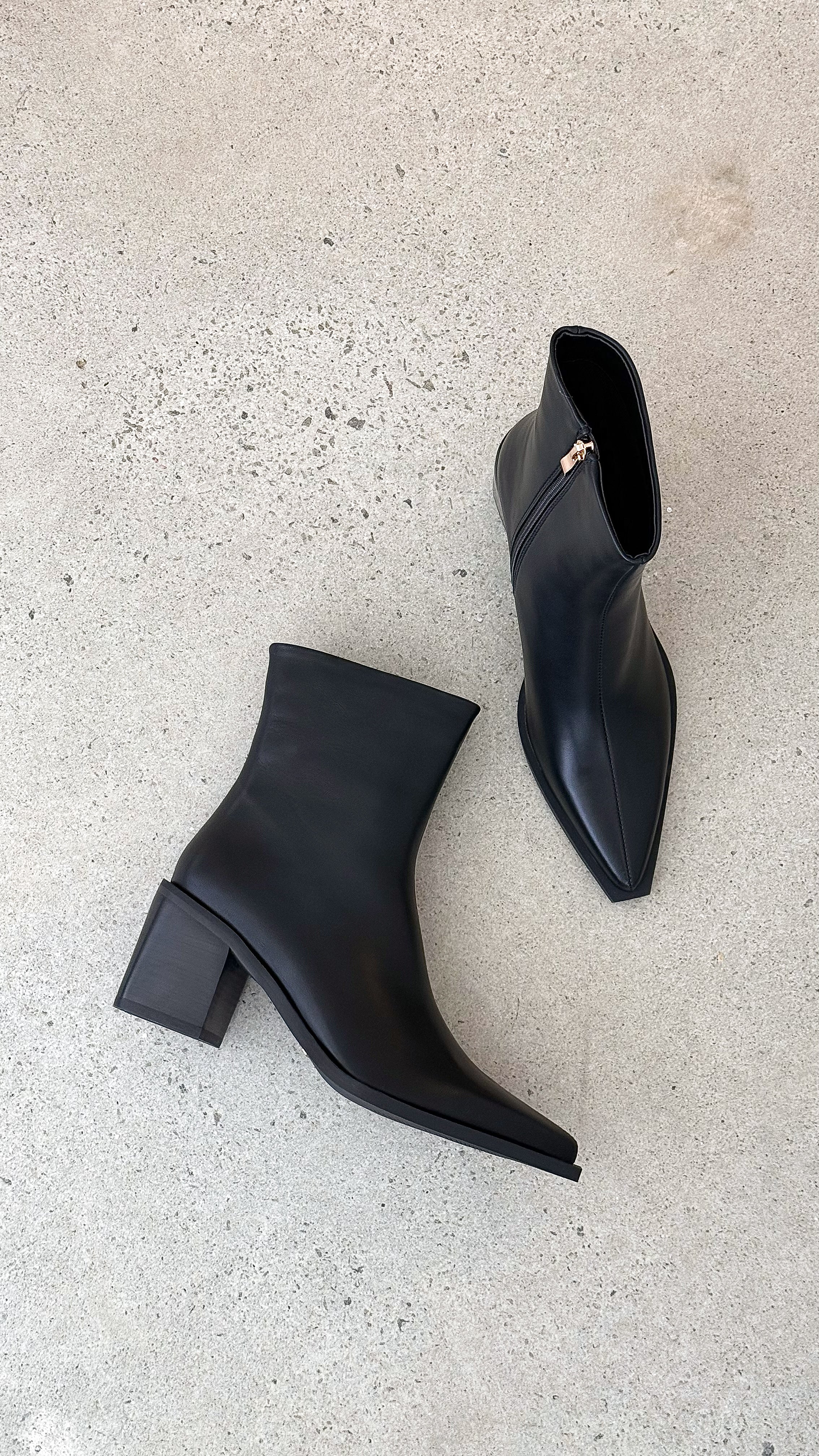 Leanora Boots - Black - Billy J