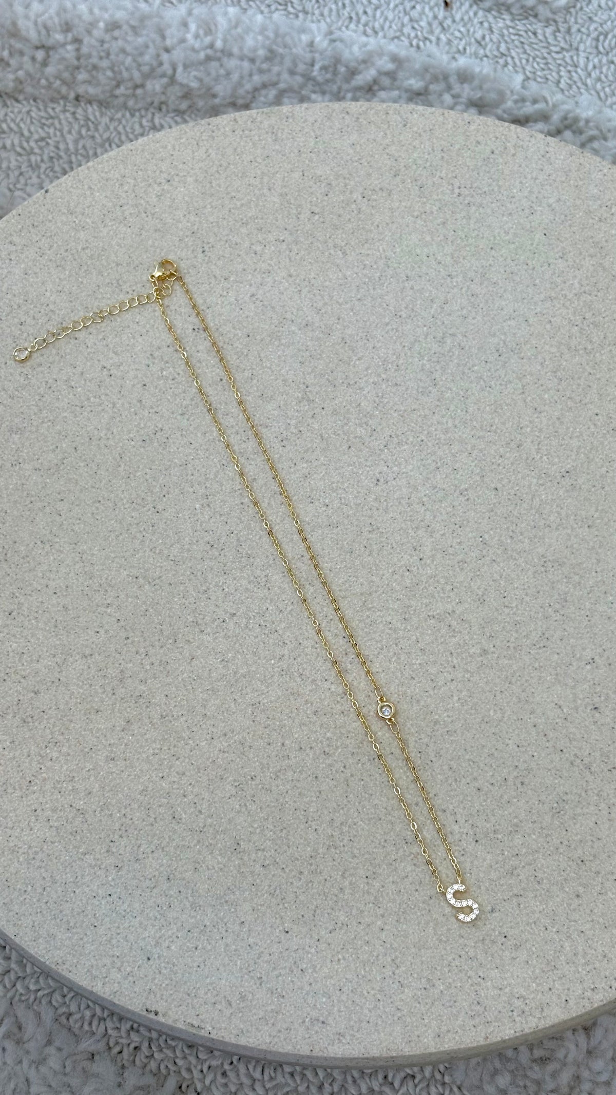 Ivy Initial Letter Necklace - S - Billy J