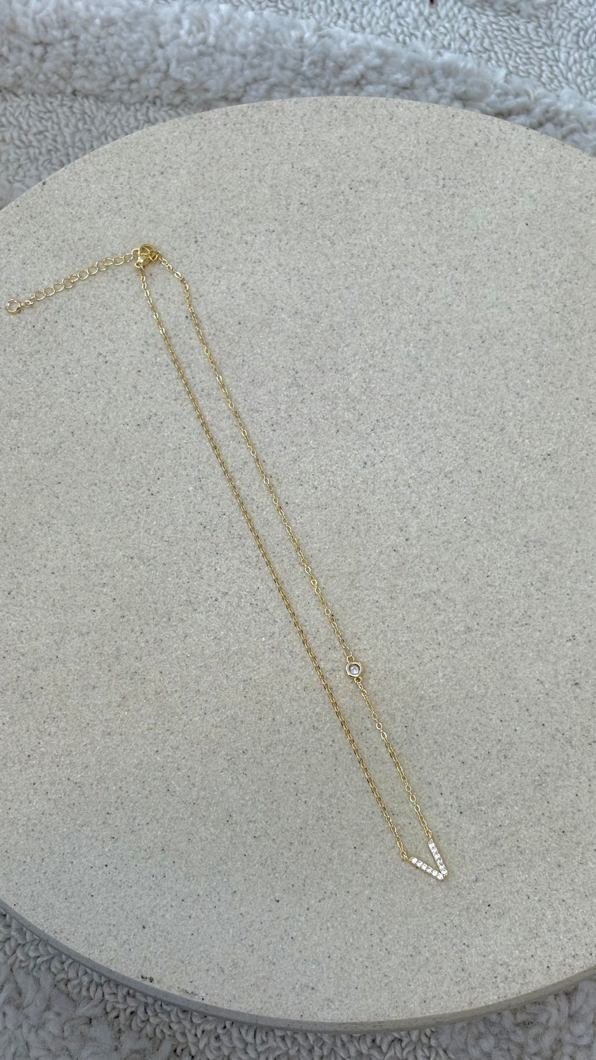 Ivy Initial Letter Necklace - V