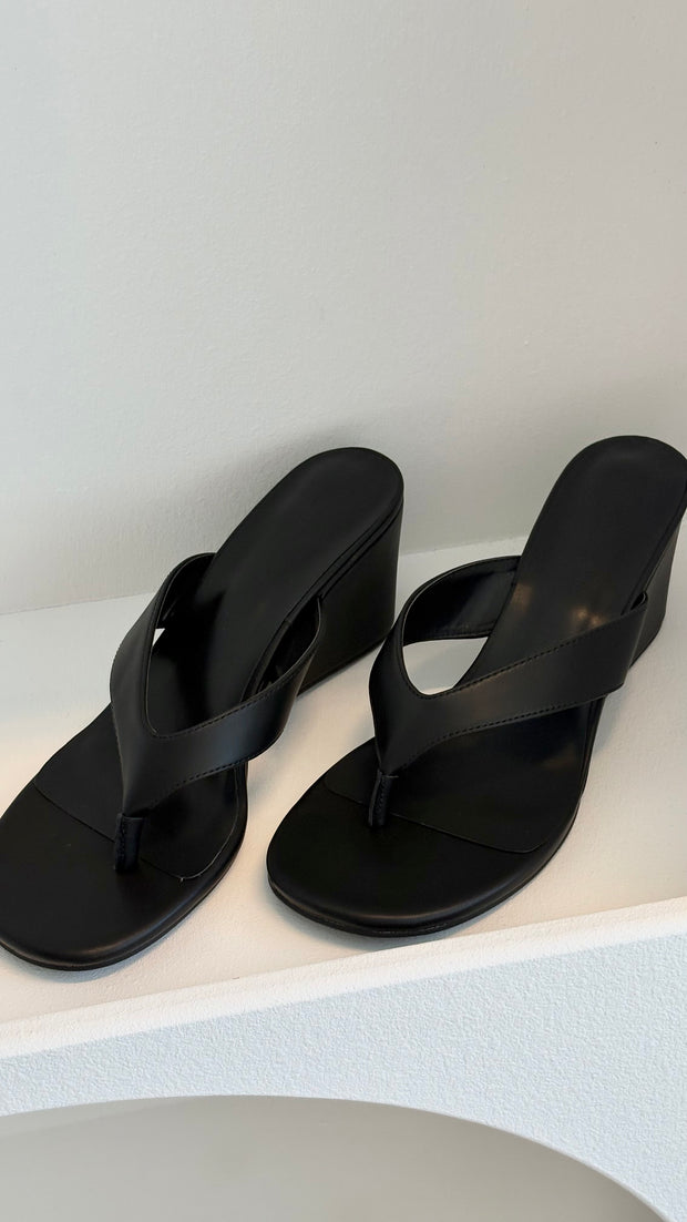 Tiggy Wedge - Black - Billy J