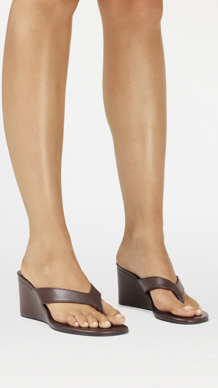 Tiggy Wedge - Choc - Billy J