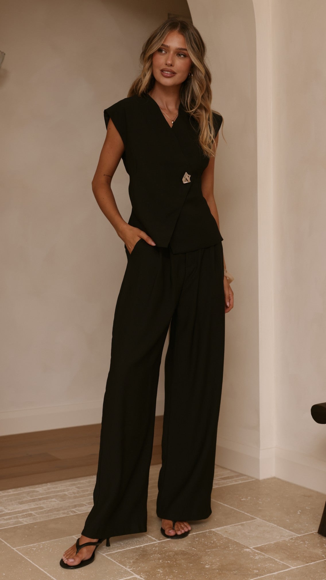 Zahira Vest Top - Black - Billy J