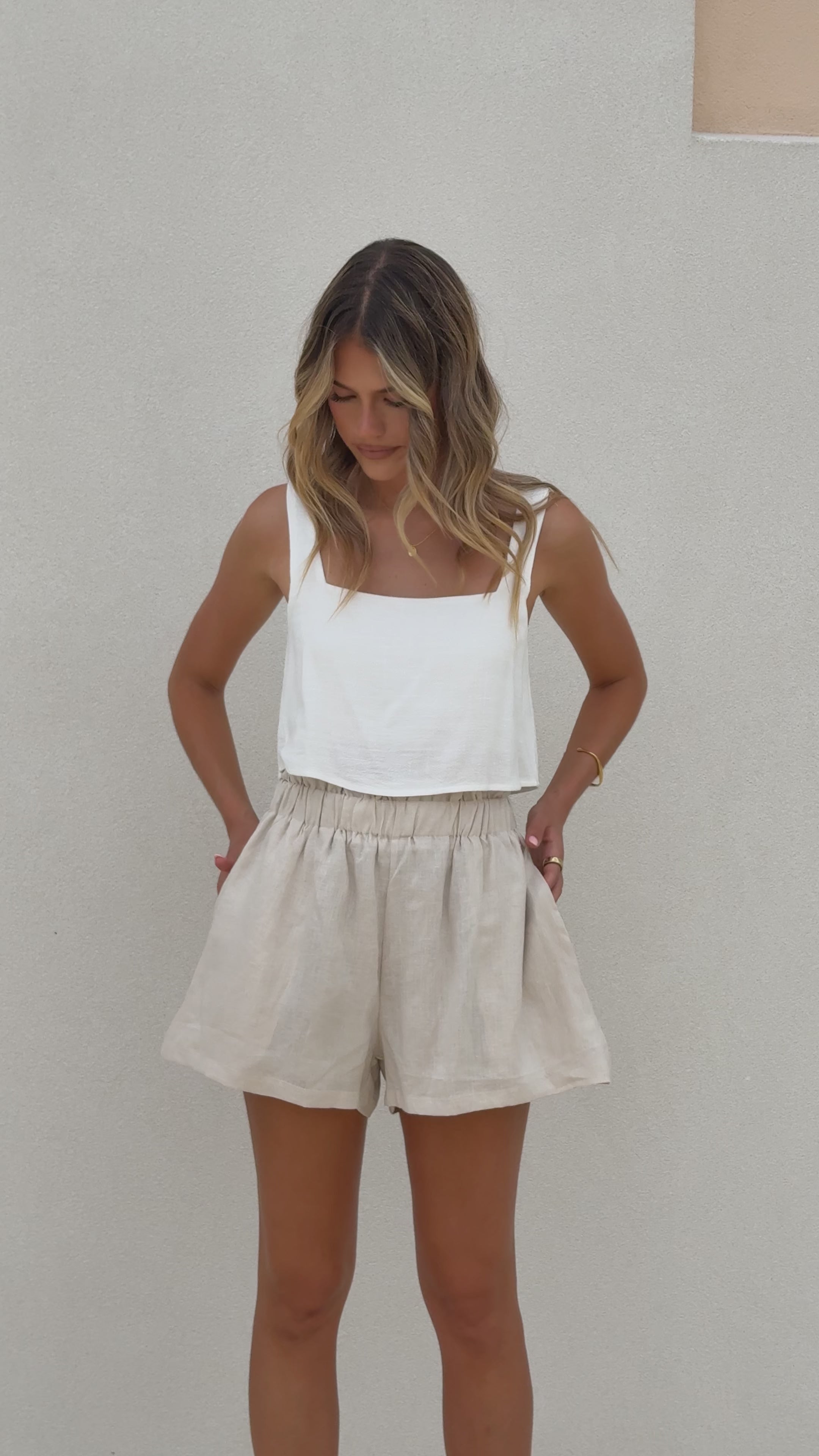 Load video: Leila Shorts - Oatmeal - Billy J