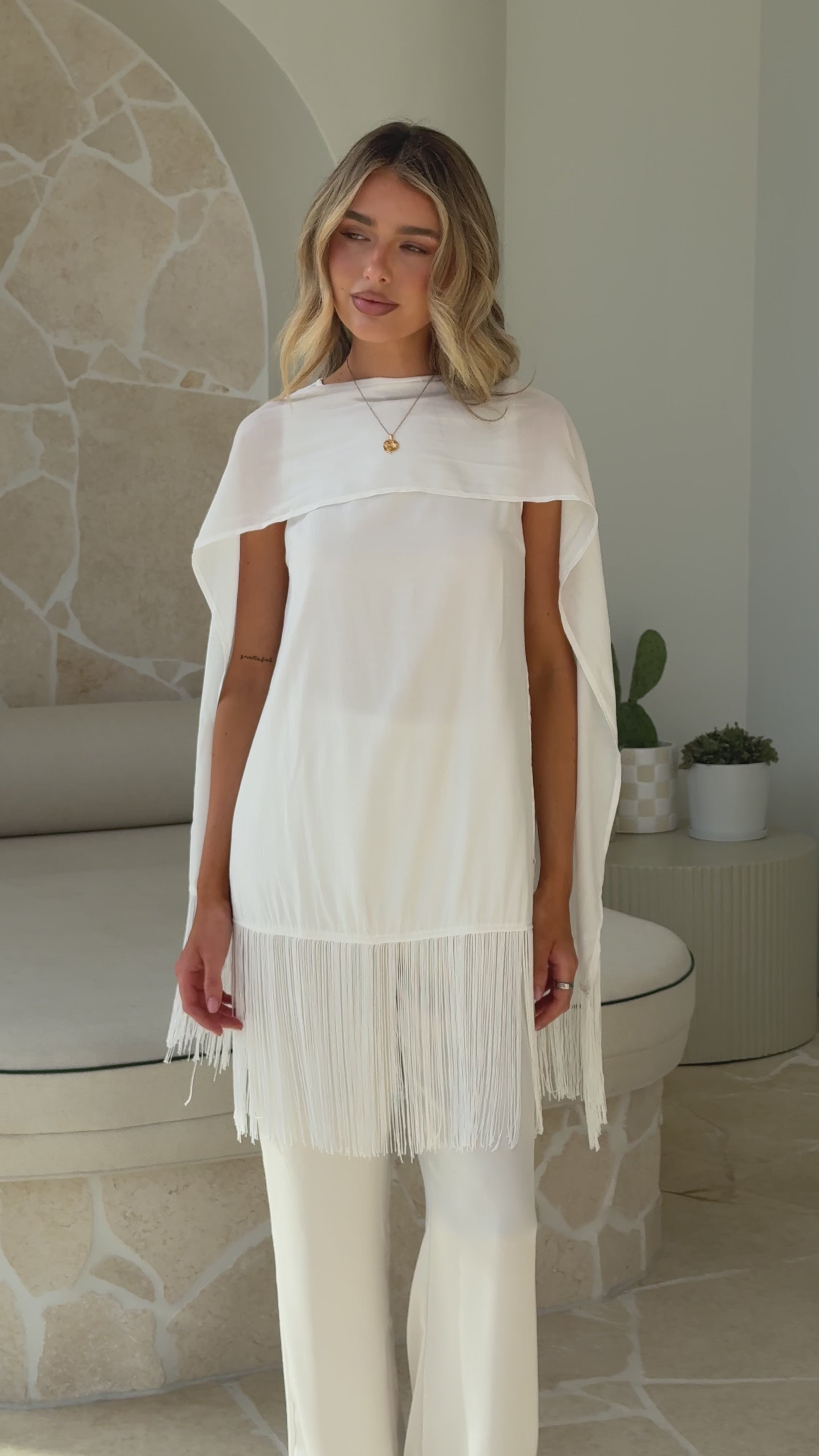 Load video: Taysha Tunic Top - White - Billy J