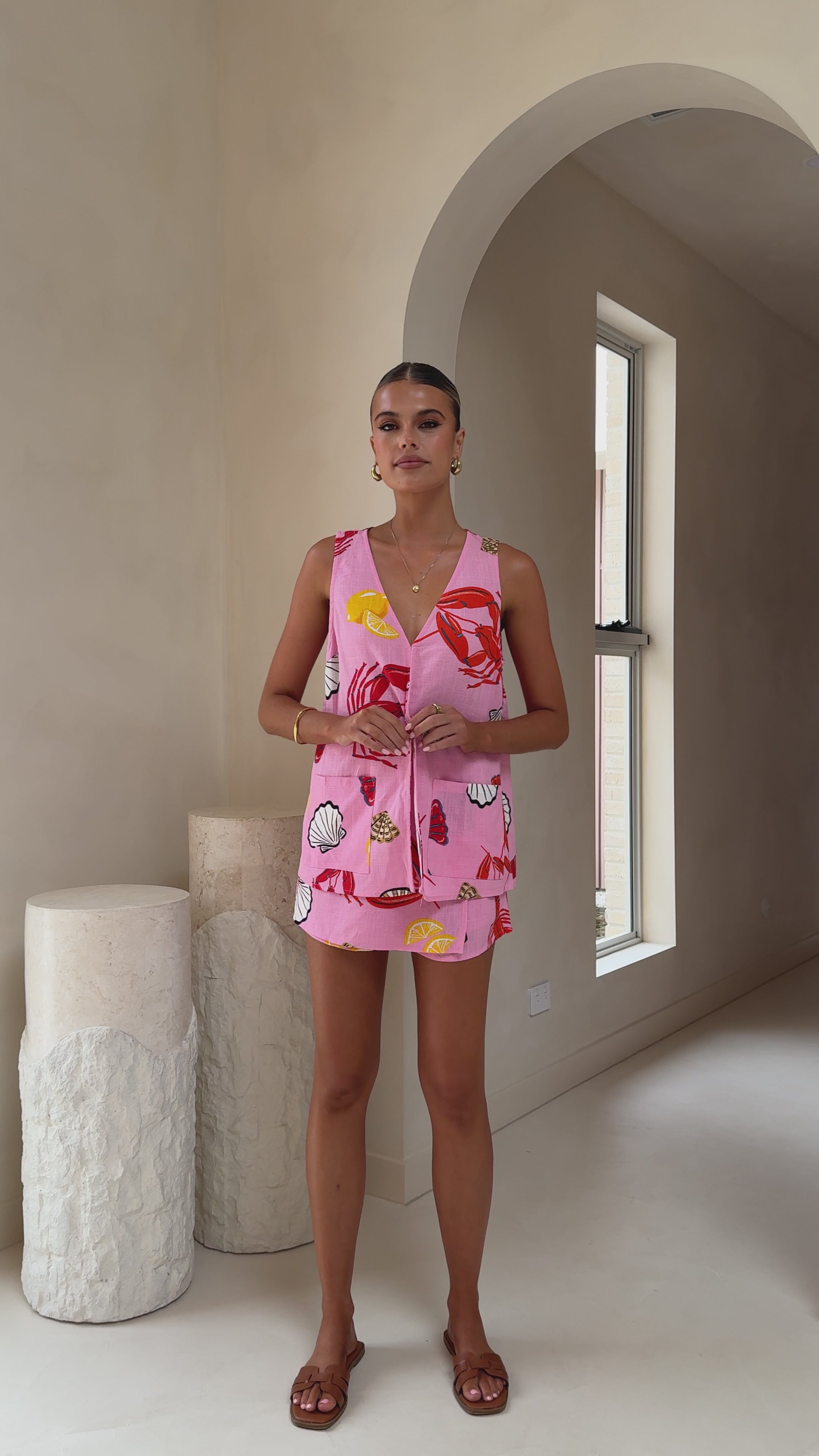 Load video: Dali Top - Shell Lover Print - Billy J