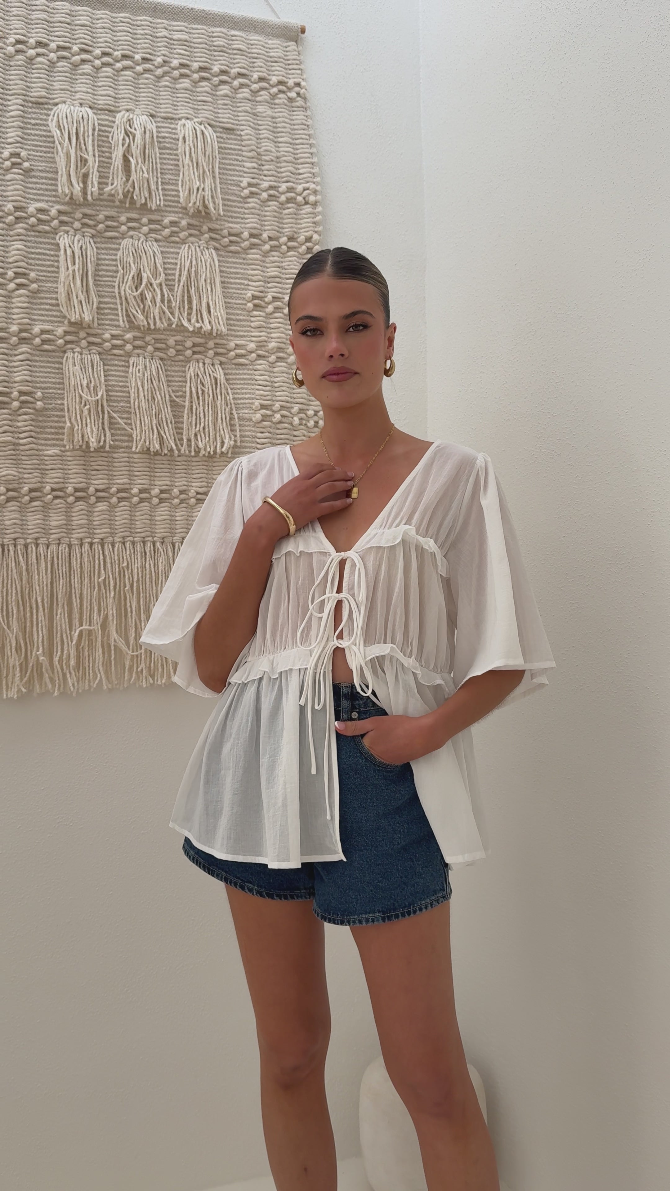 Load video: Raya Top - White - Billy J