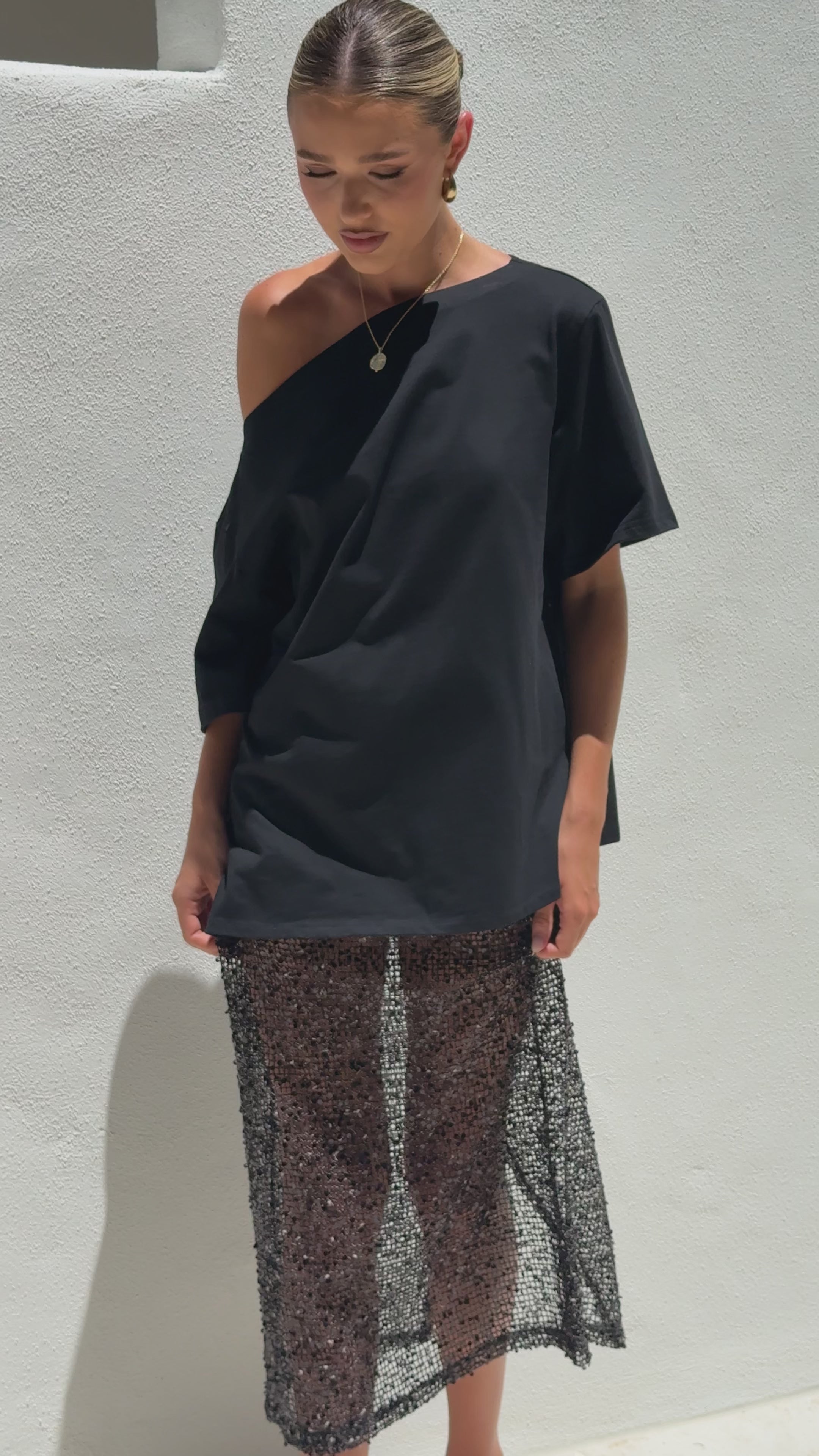 Load video: Verlo Sequins Maxi Skirt - Black - Billy J
