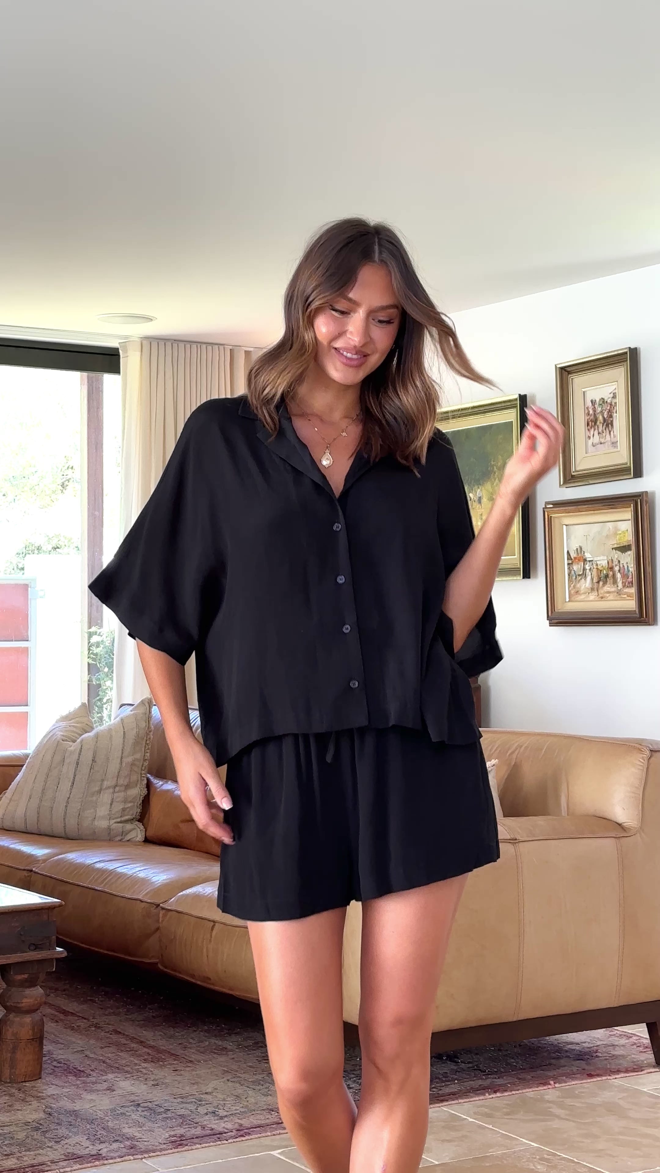Load video: Edita Shorts - Black - Billy J