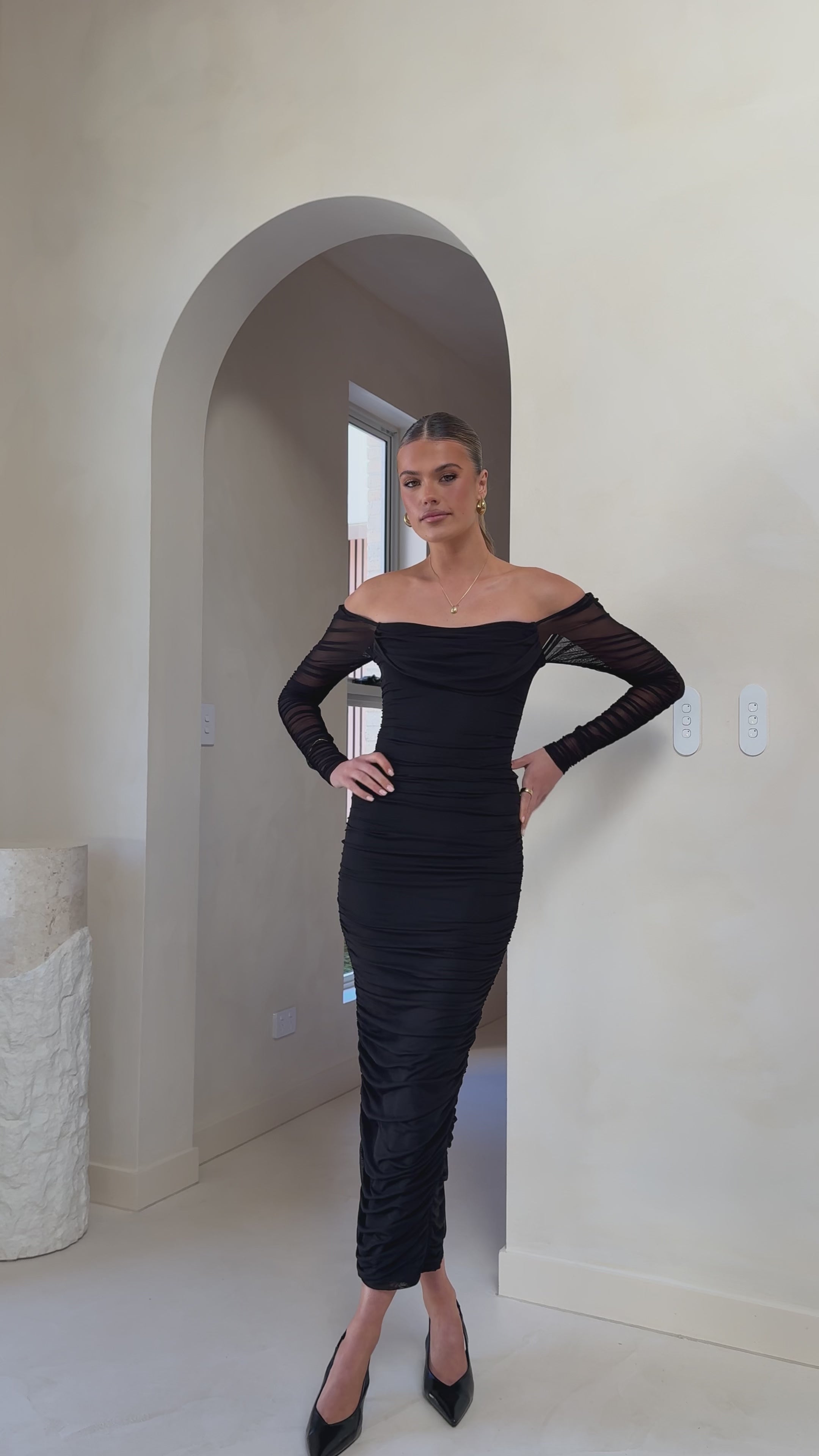 Load video: Kylie Maxi Dress Long Sleeve - Black - Billy J