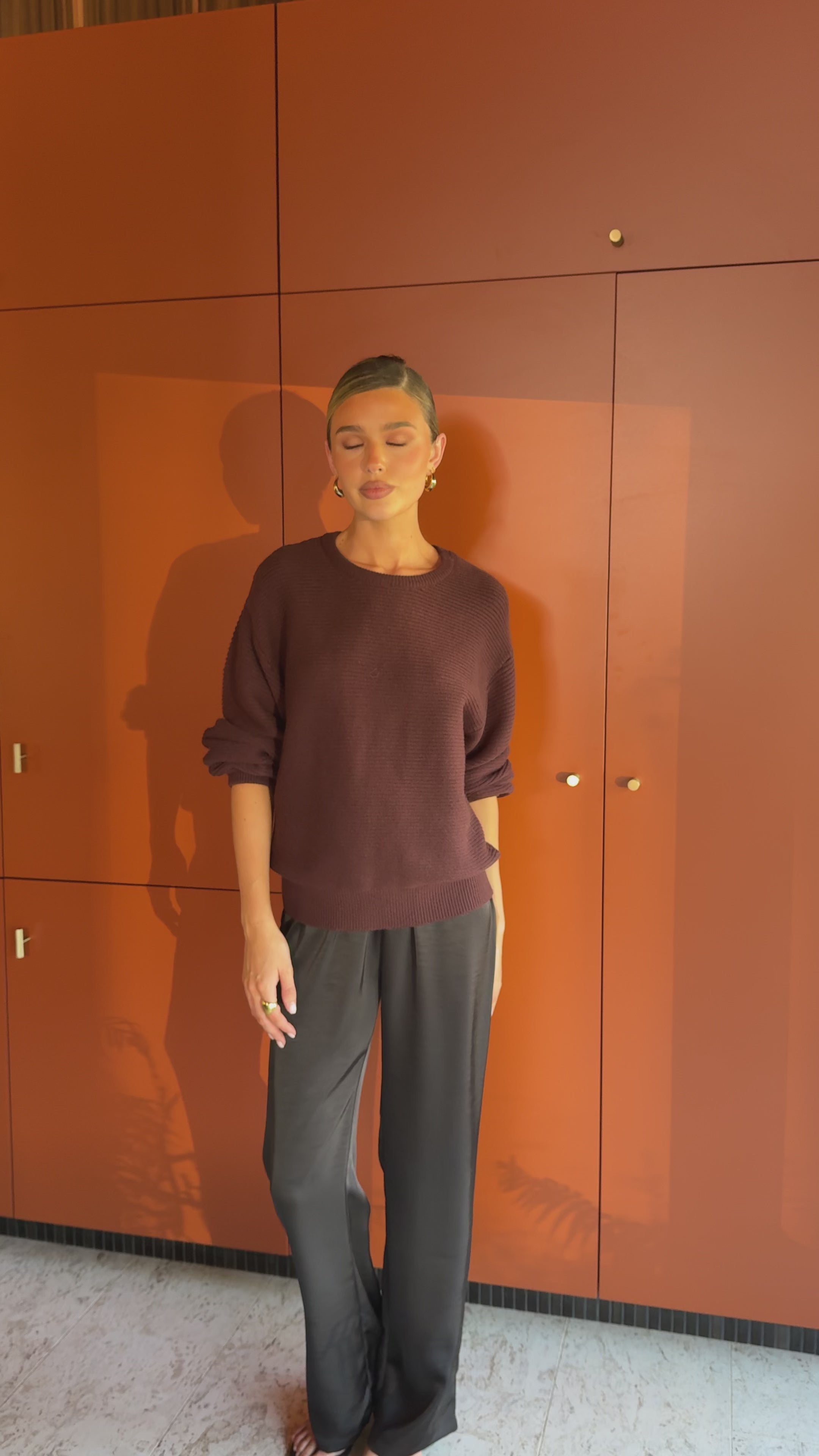 Load video: Carmel Knit - Chocolate - Billy J