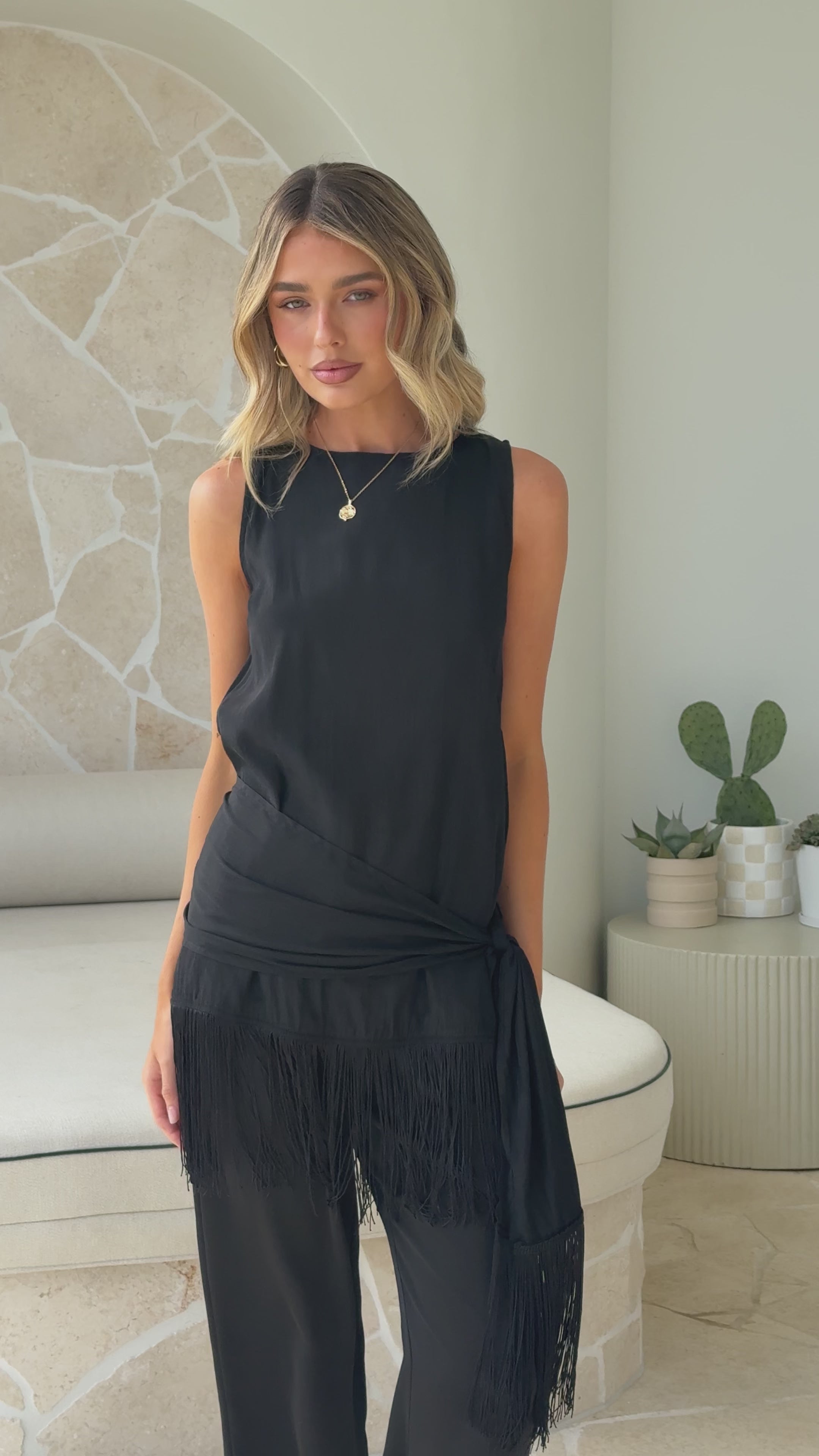 Load video: Taysha Tunic Top - Black - Billy J