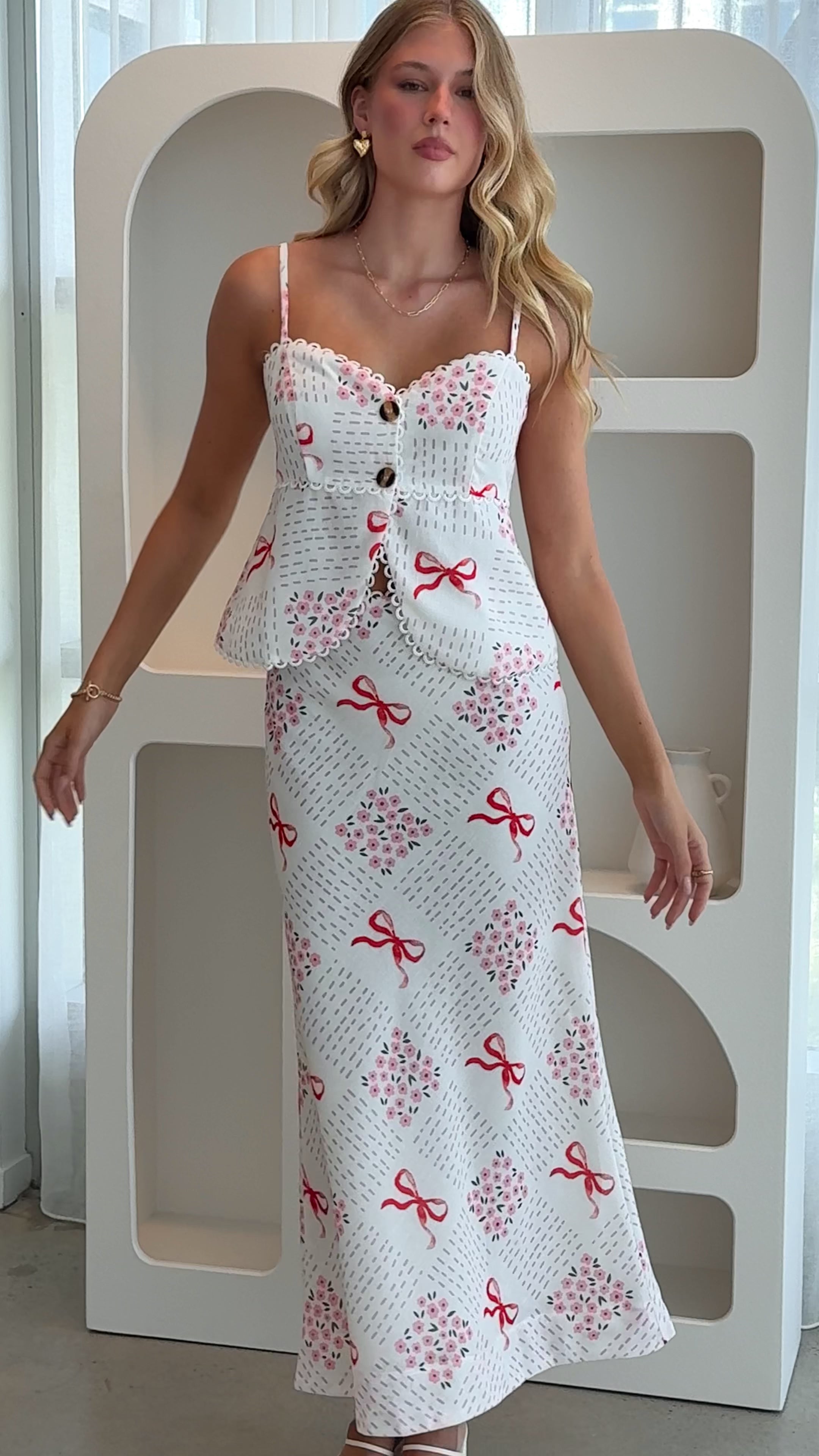 Load video: Jamie Maxi Skirt - Sweet Bow Pink - Billy J