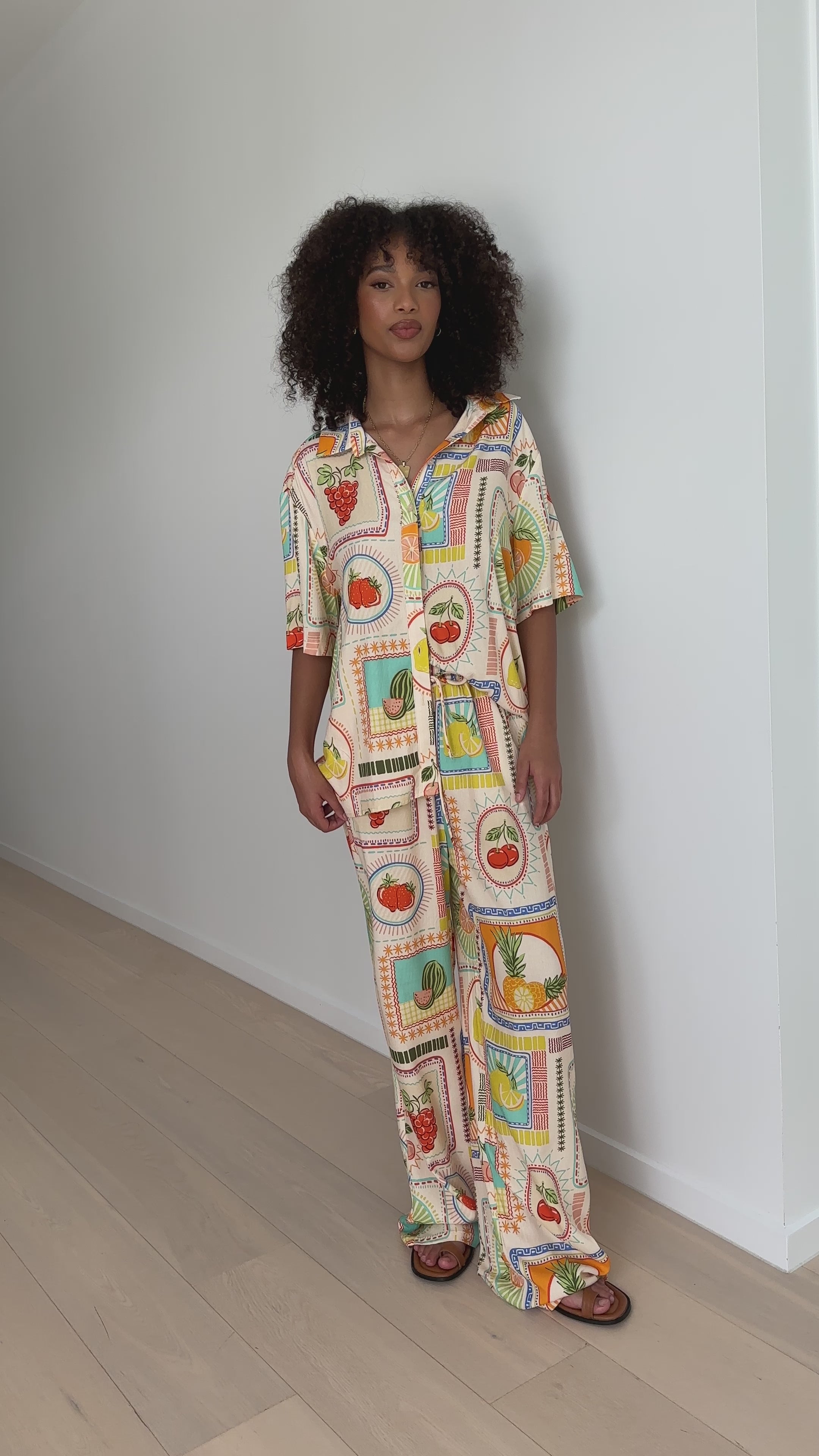 Load video: Agata Shirt - Agata Print - Billy J