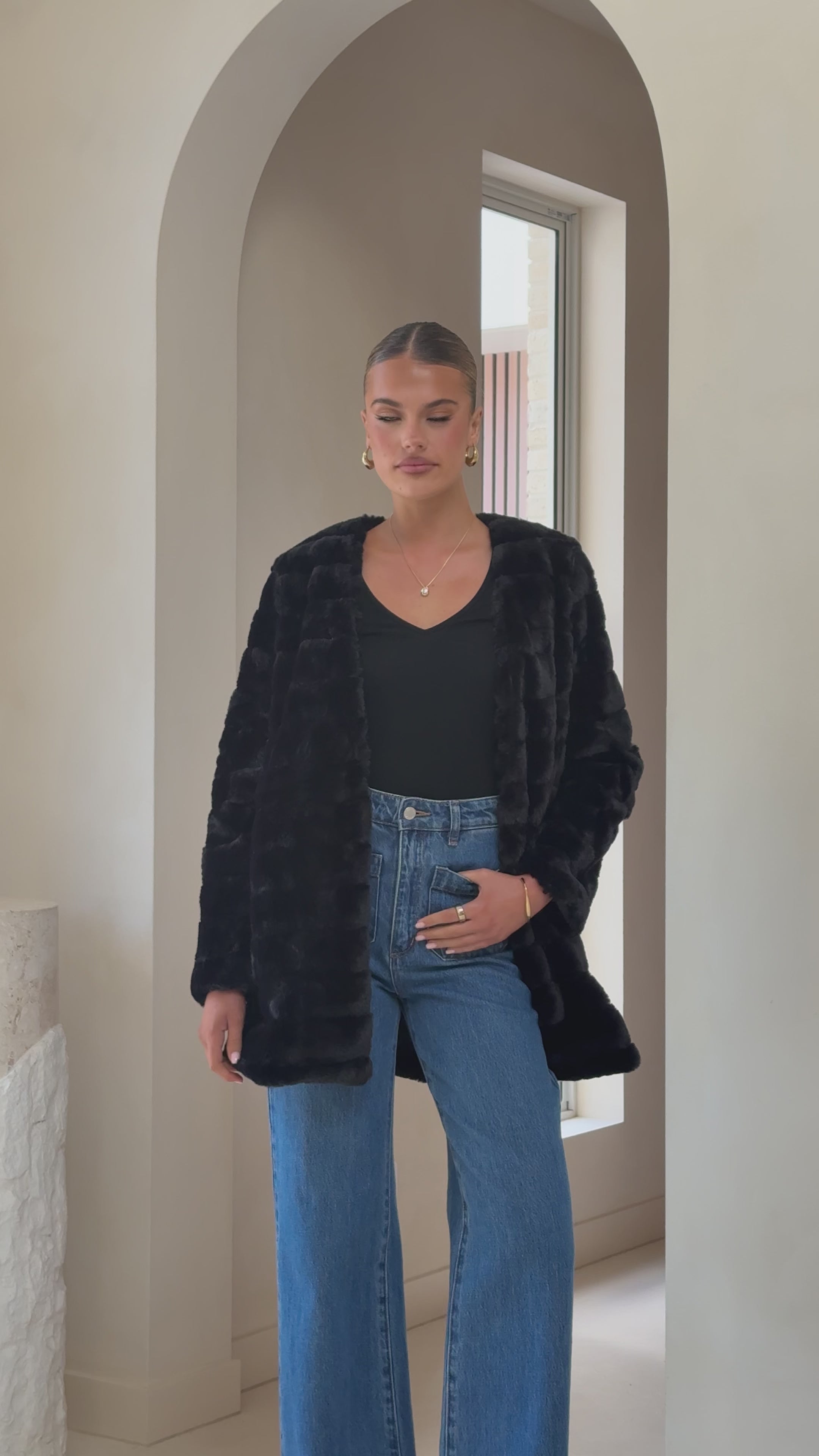 Load video: Tully Longline Jacket - Black - Billy J