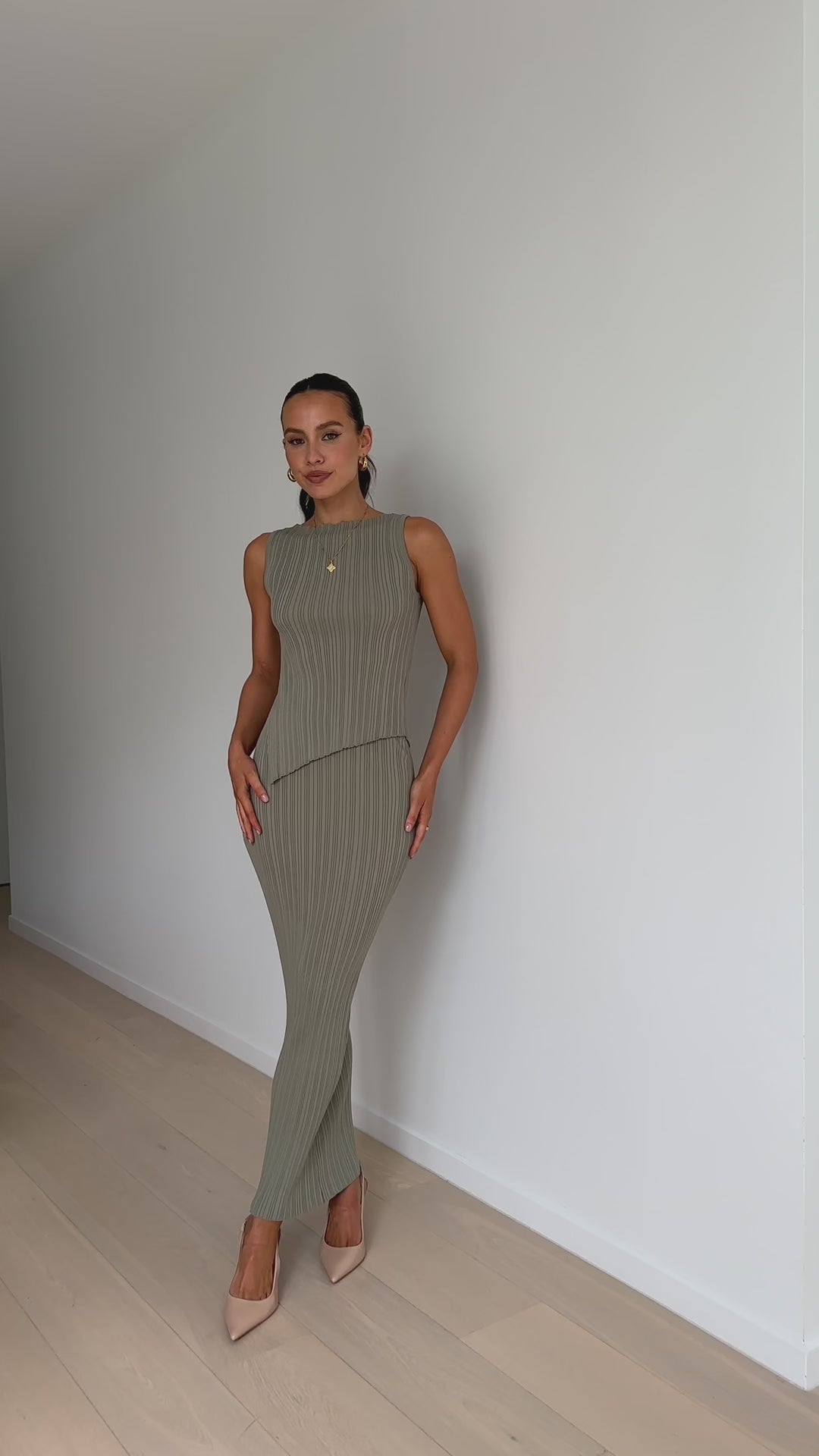 Load video: Isla Maxi Skirt - Khaki - Billy J