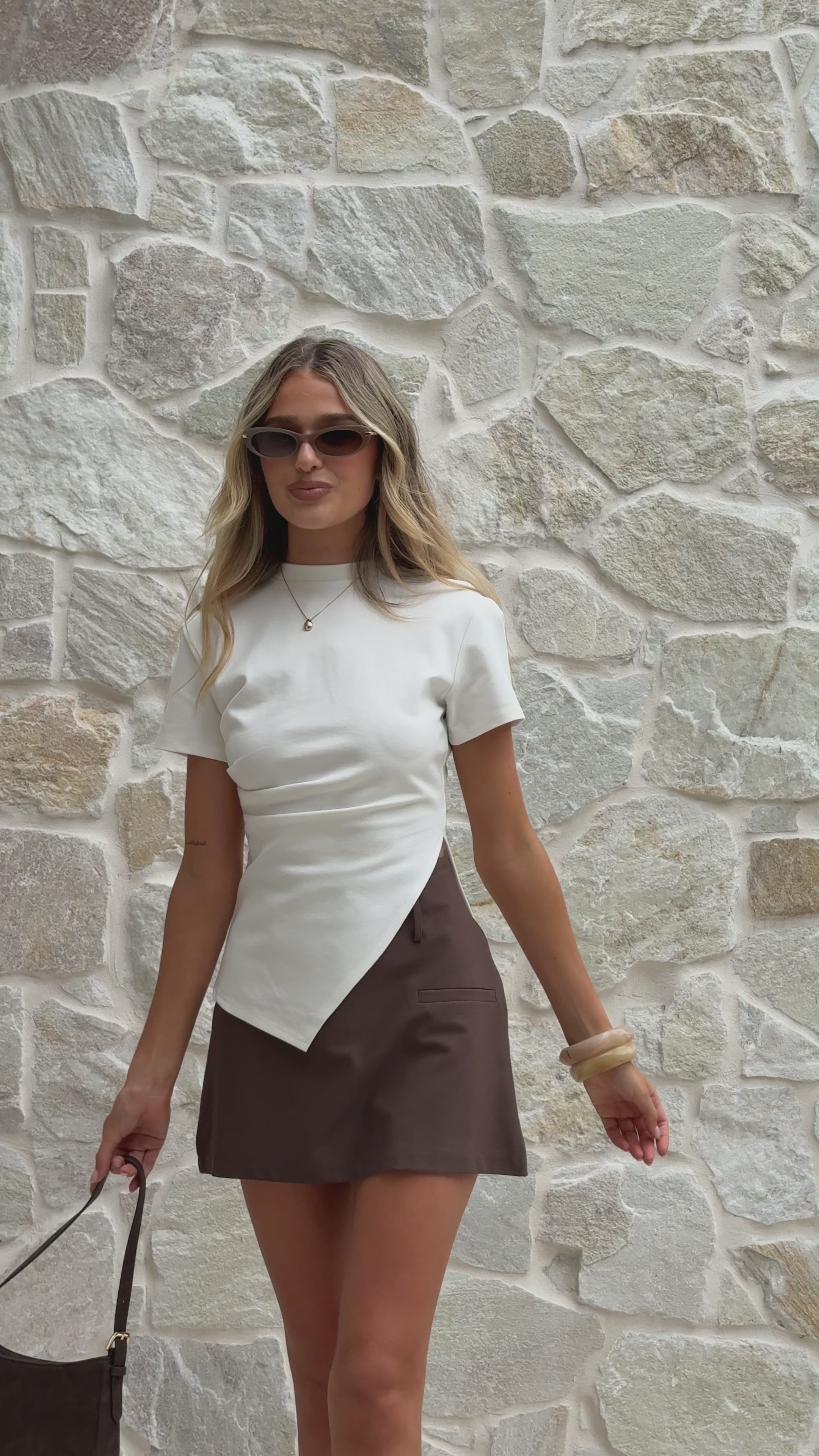 Load video: Tiarna Side Ruched Tee - White - Billy J