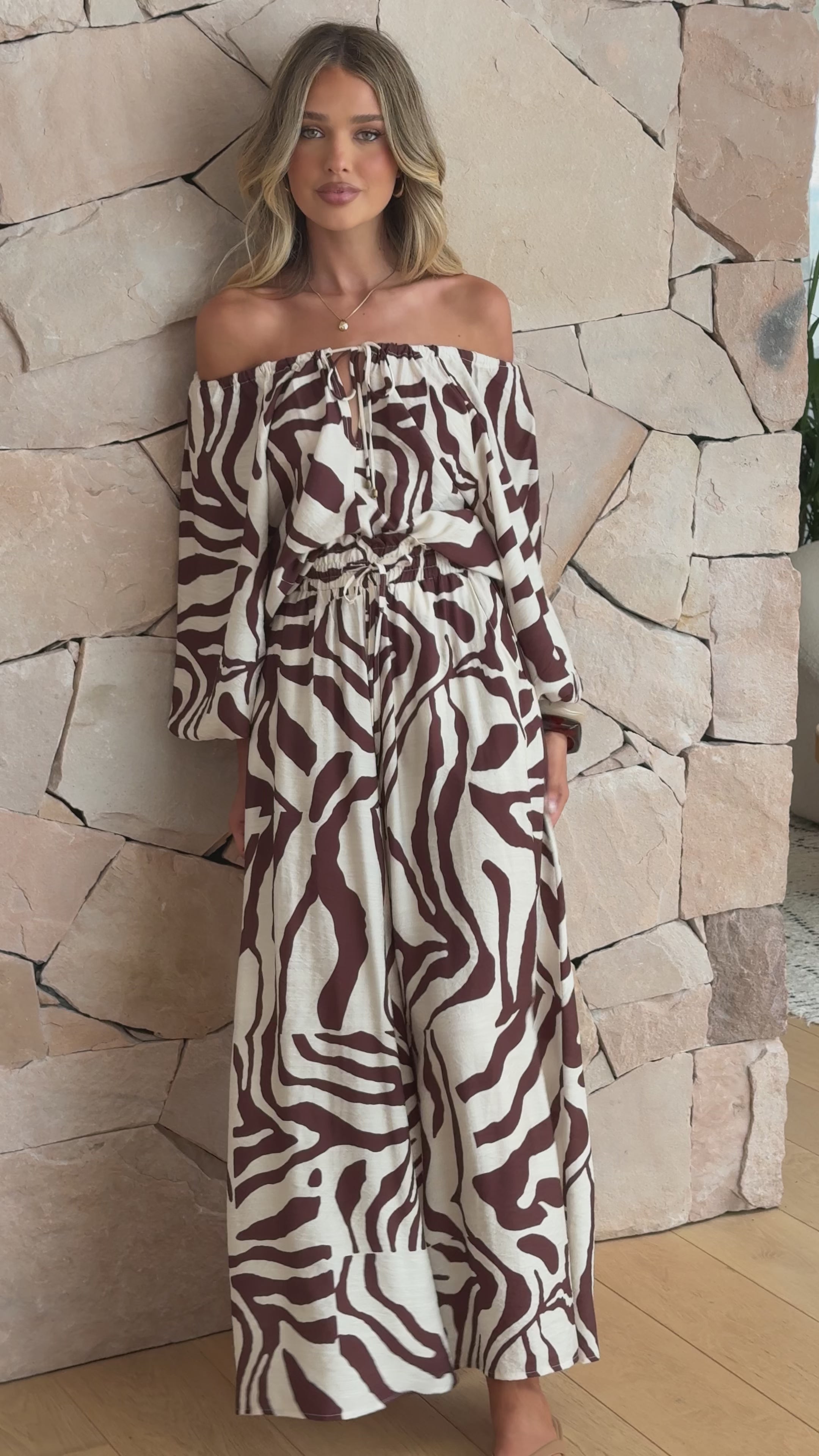 Load video: Avery Wide Leg Pants - Luna Mocha - Billy J