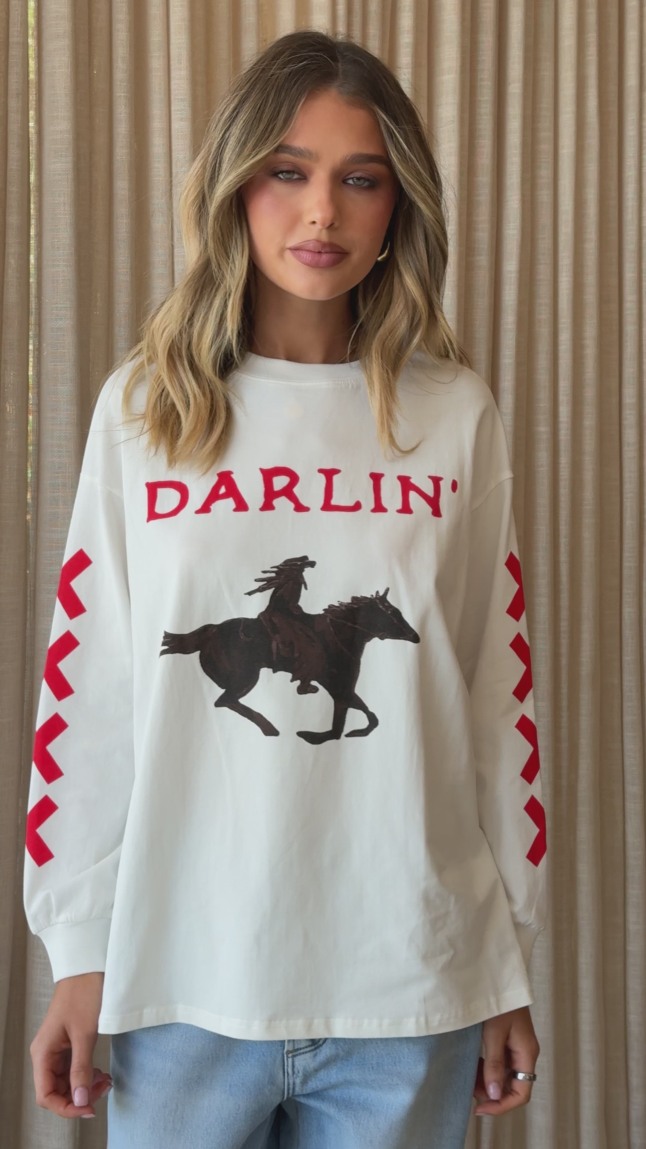 Load video: Darlin Long Sleeve T-Shirt - White - Billy J