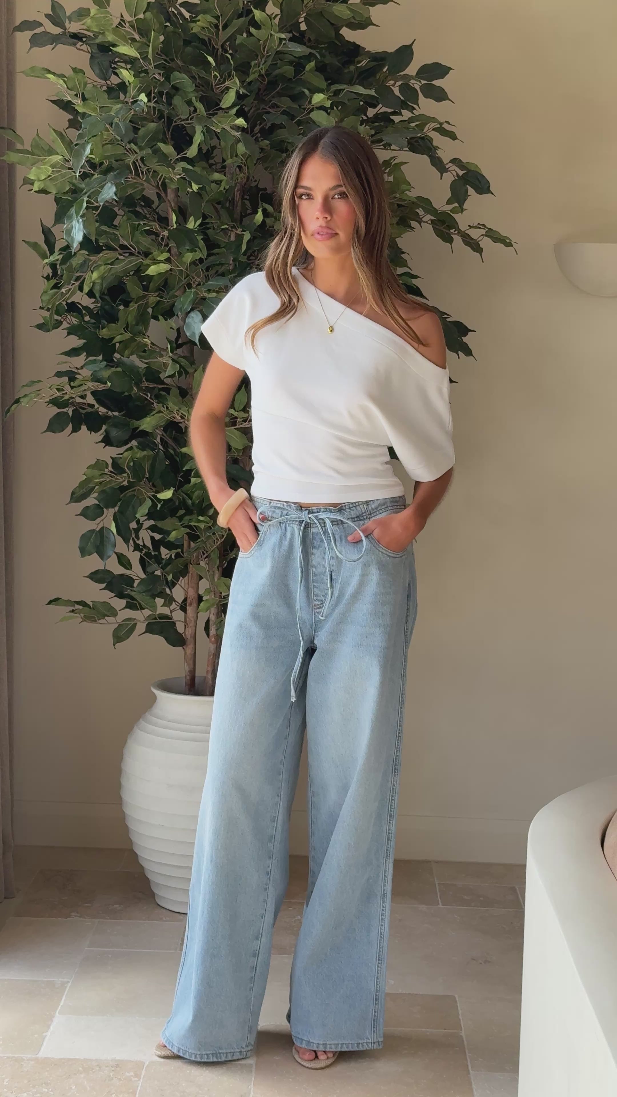 Load video: Gigi Jeans - Light Denim - Billy J