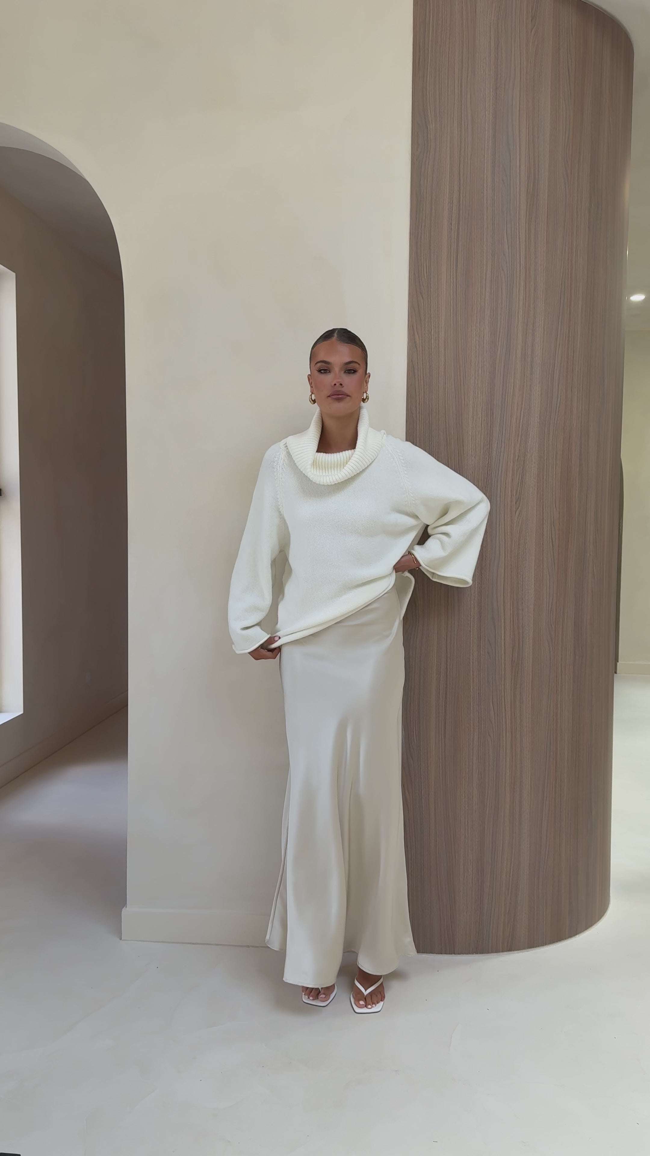 Load video: Jacques Knitted Jumper - White - Billy J
