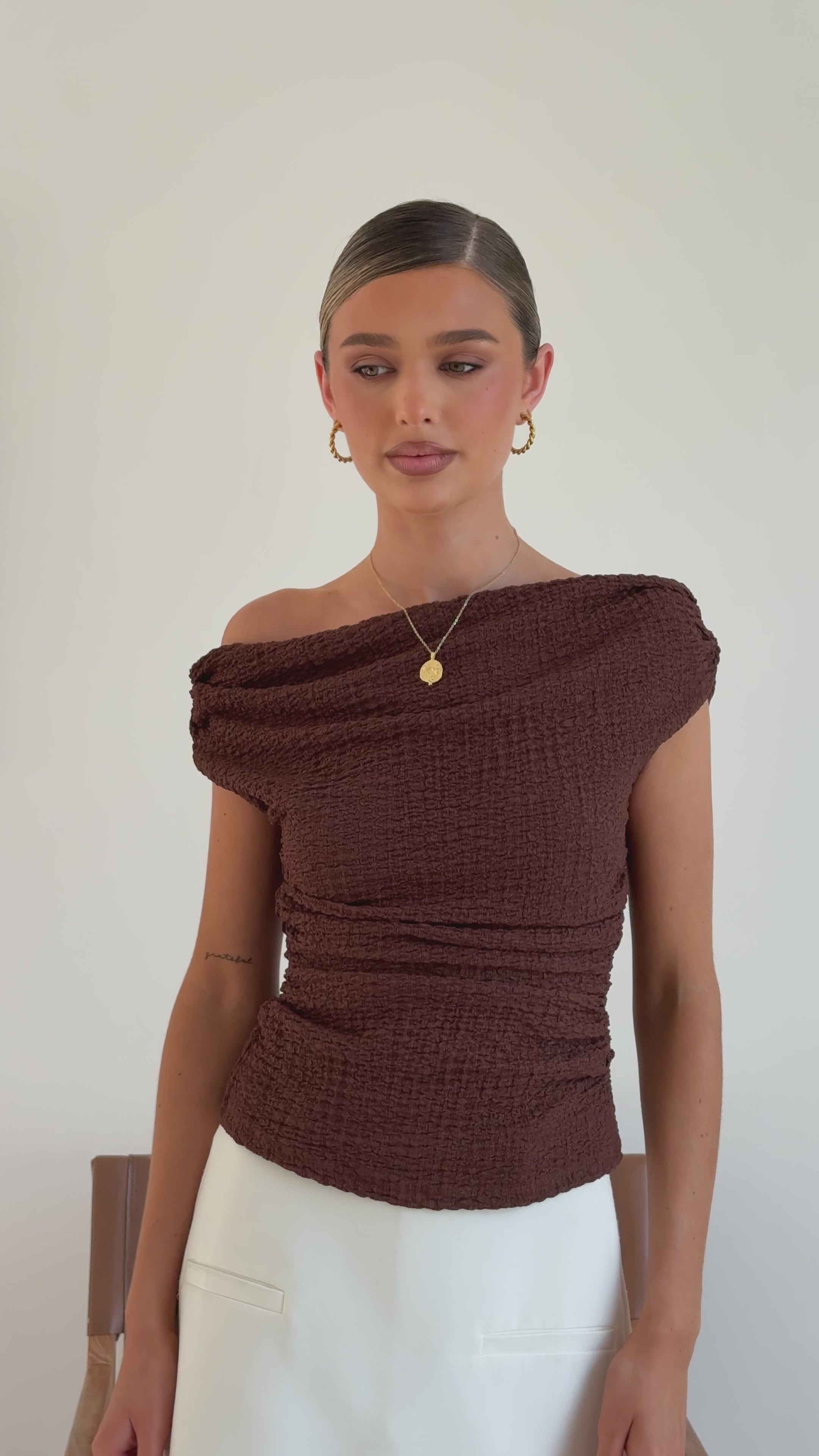 Load video: Phoebe Off Shoulder Top - Chocolate - Billy J